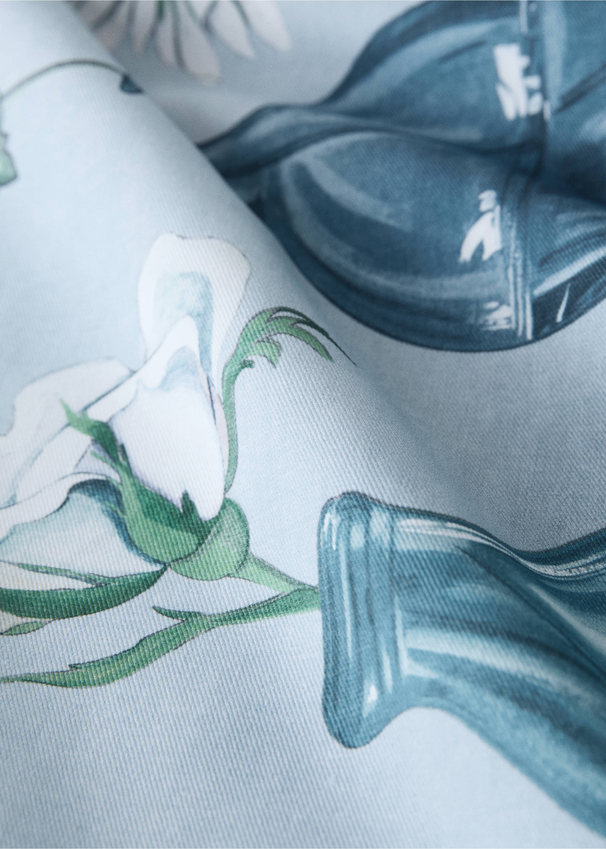 Round tablecloth with spring flower vases - Details of the article 2, Blue. Ref: 27011553-00.