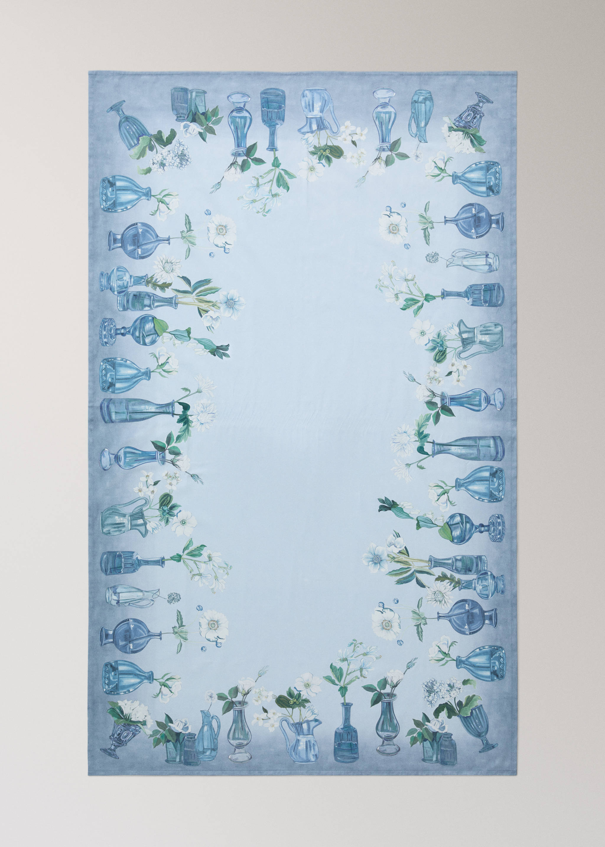 Tablecloth with vases and spring flowers for 6 to 8 diners - Details of the article 4