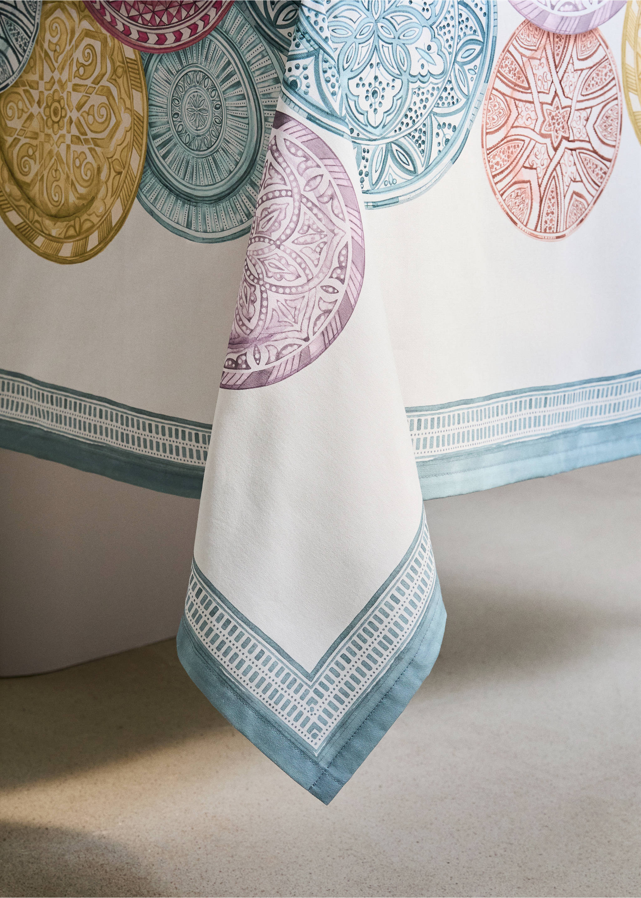 Cotton tablecloth Moroccan style for 2 to 4 diners - Details of the article 8, Yellow. Ref: 27011556-00.