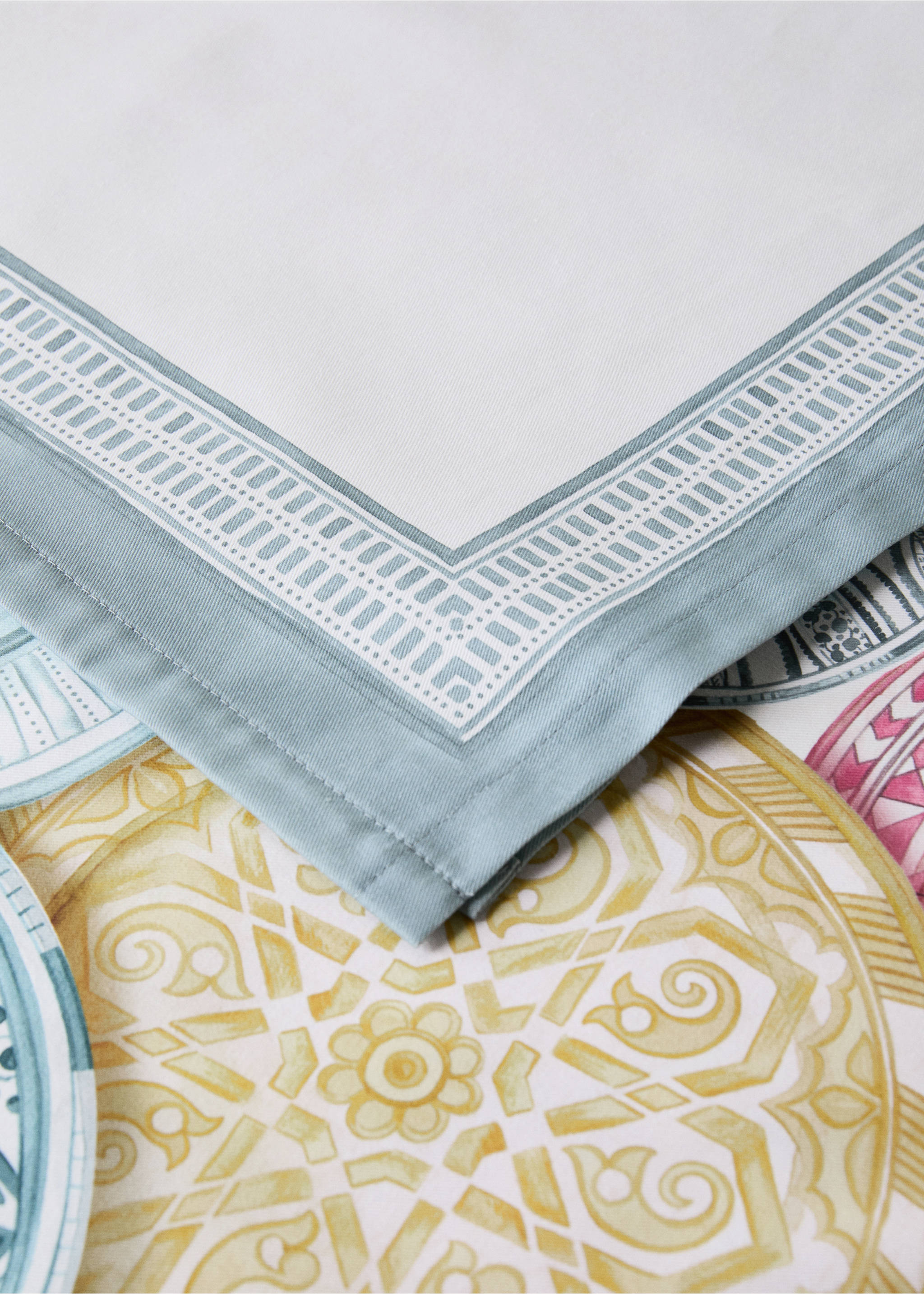 Cotton tablecloth Moroccan style for 6 to 8 diners - Details of the article 1, Yellow. Ref: 27011557-00.