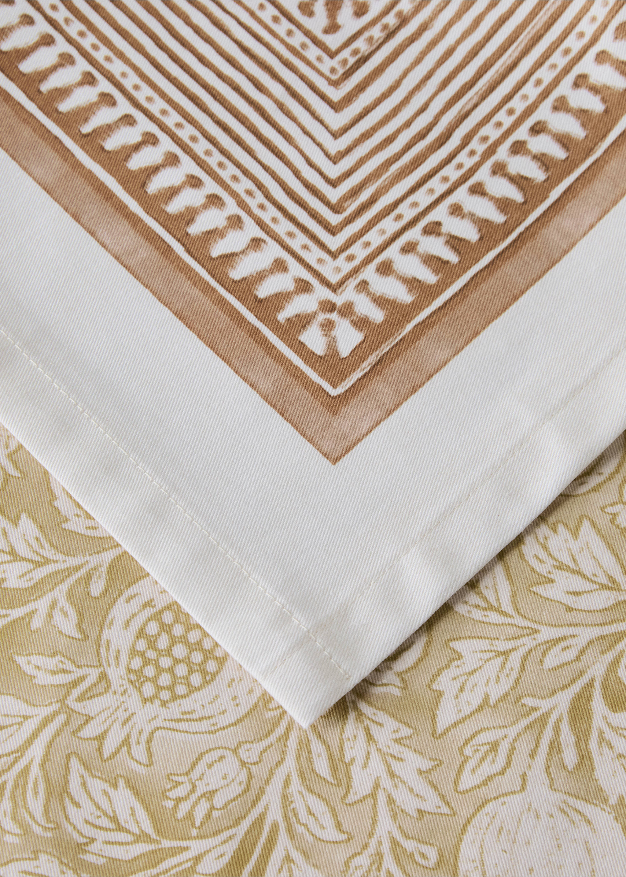 Block print style cotton tablecloth for 8 to 10 guests - Details of the article 1, Yellow. Ref: 27011564-00.