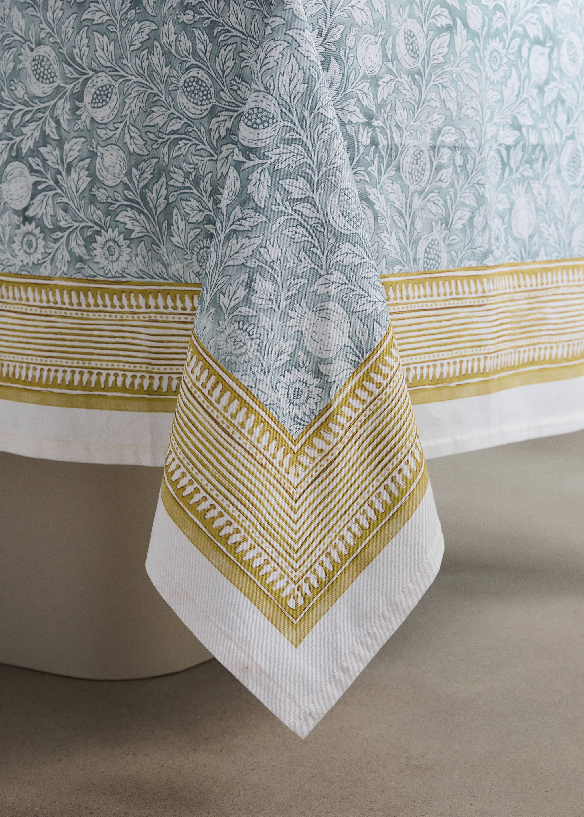 Block print style cotton tablecloth for 6 to 8 guests - Details of the article 8