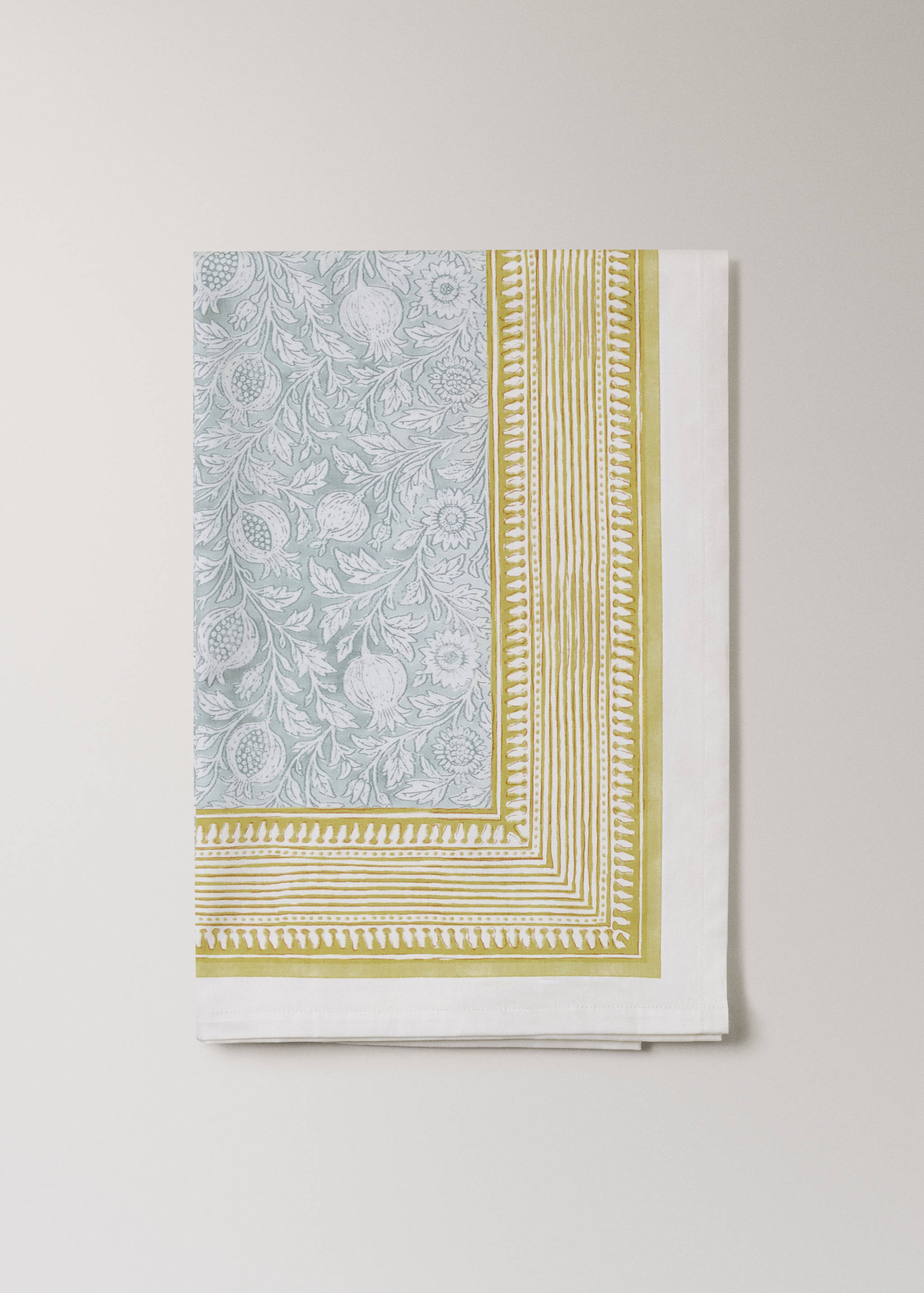 Block print style cotton tablecloth for 6 to 8 guests - Article without model