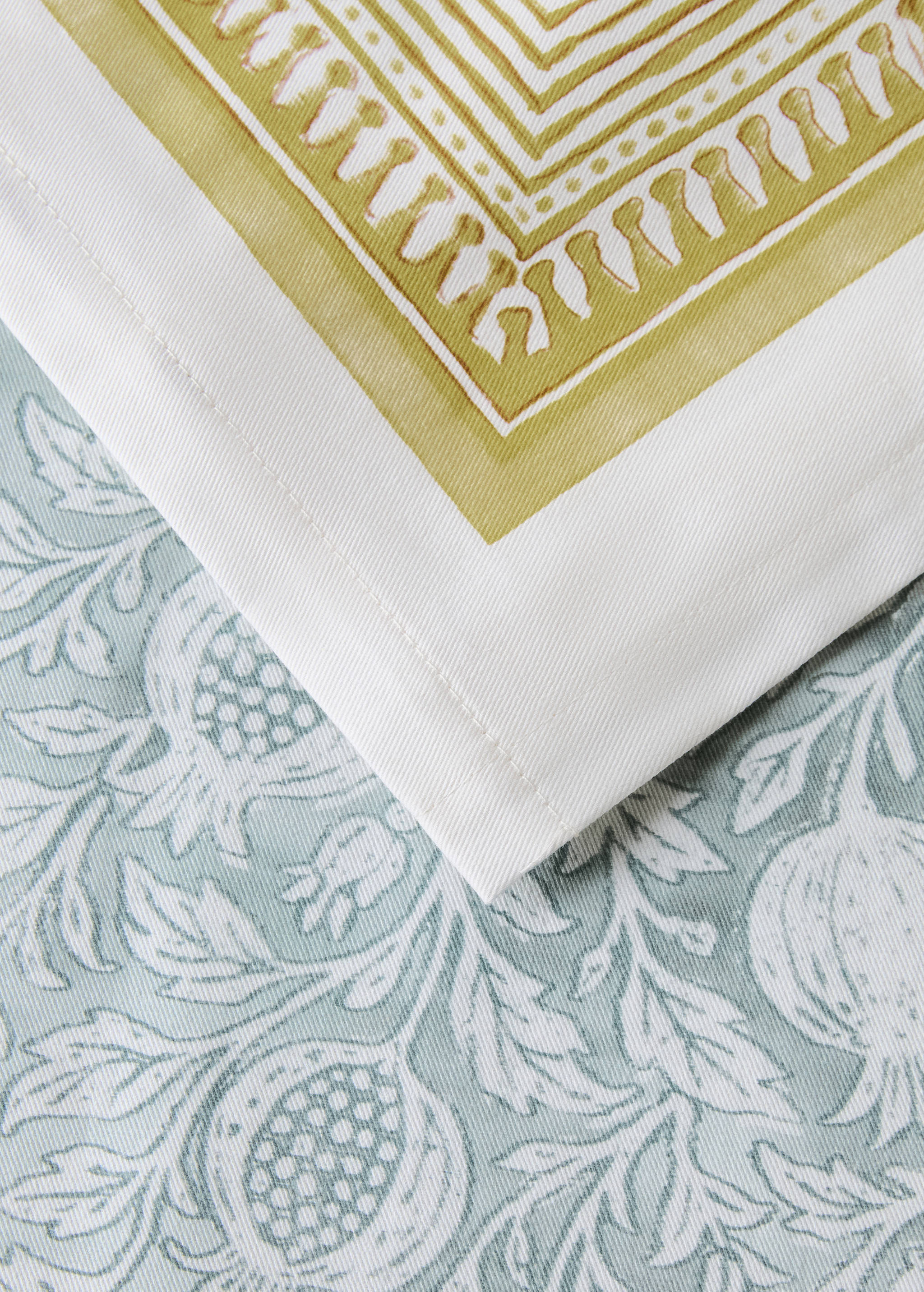 Block print style cotton tablecloth for 6 to 8 guests - Details of the article 1