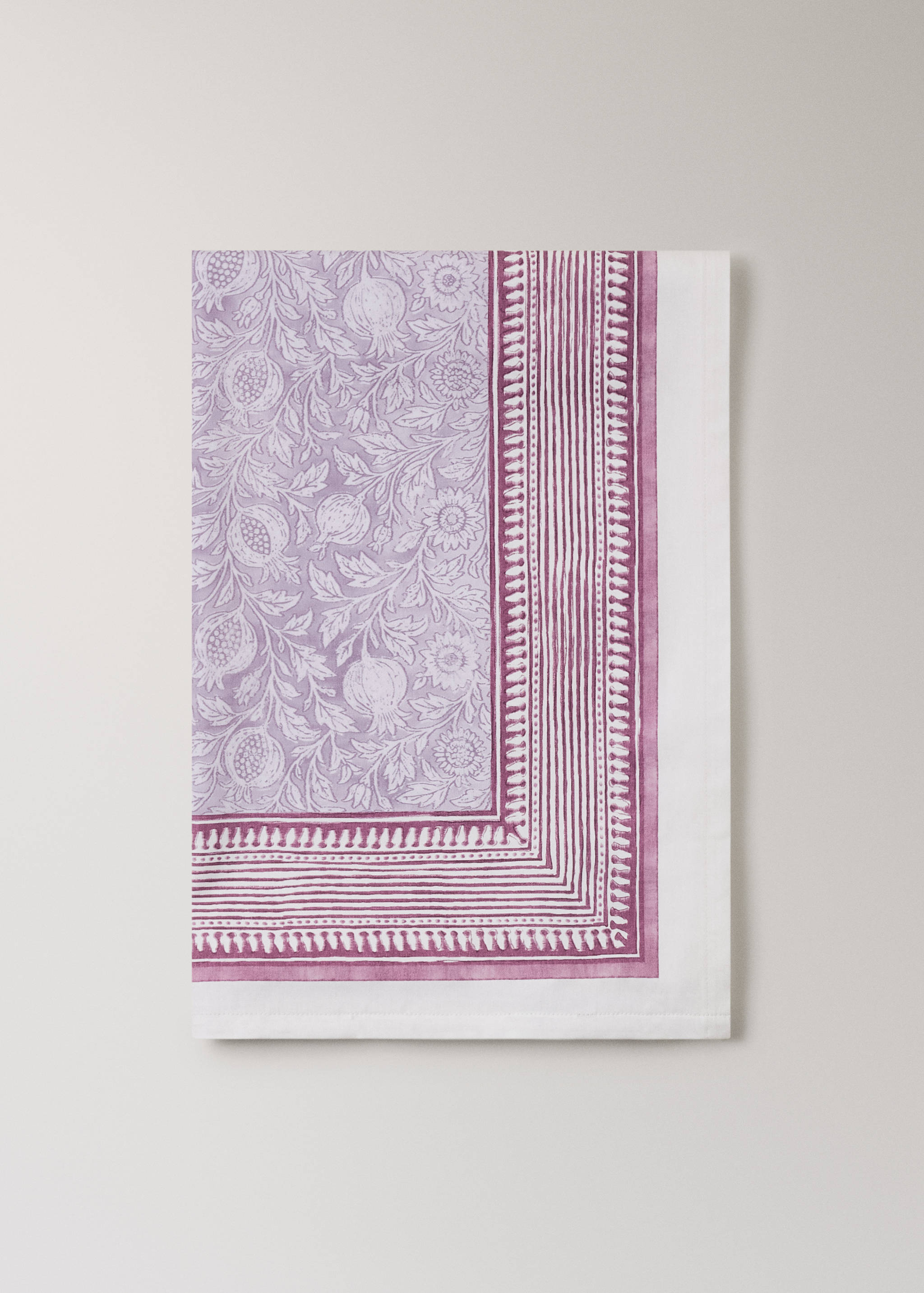 Block print style cotton tablecloth for 6 to 8 guests - Article without model