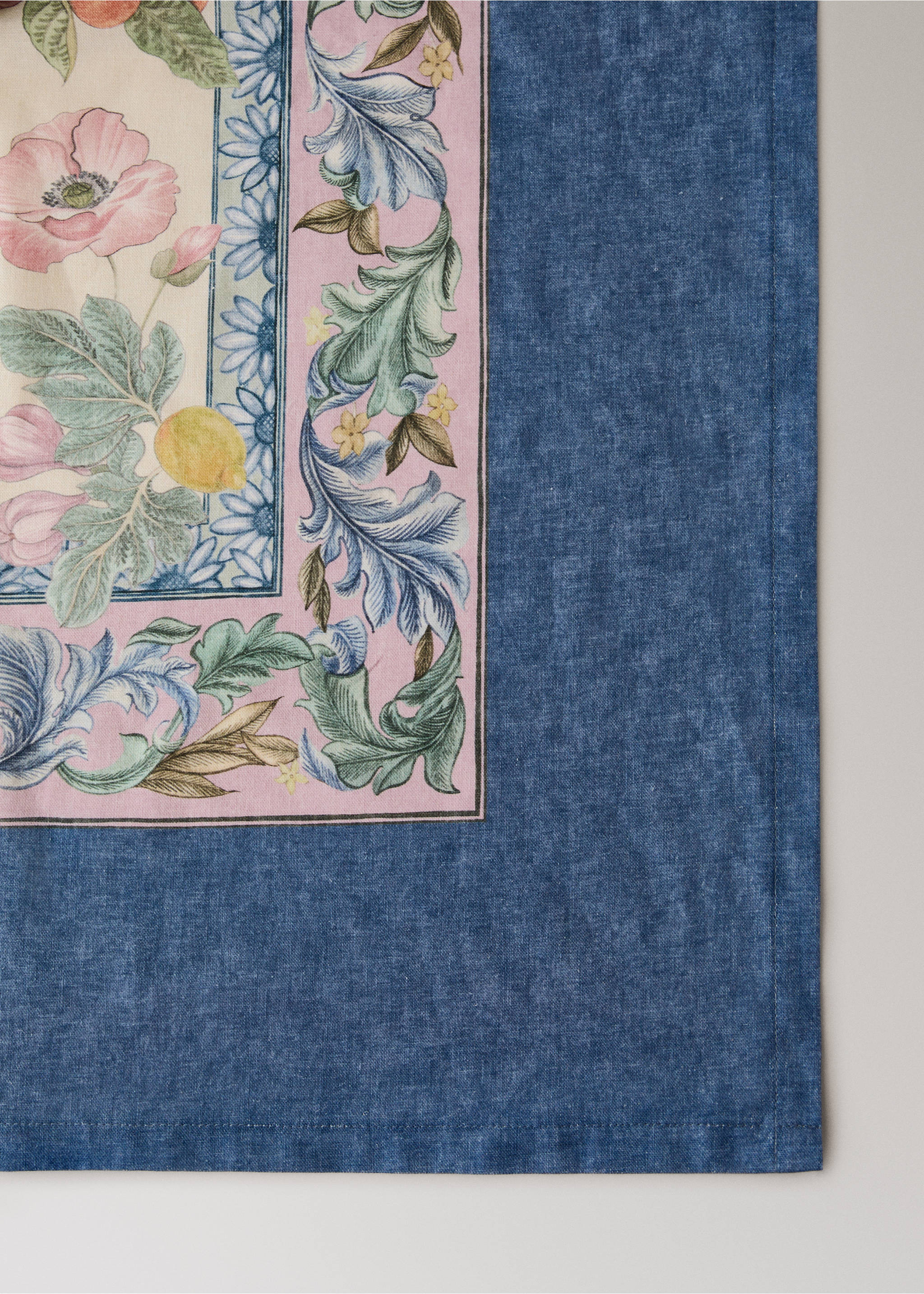 Fruit print cotton-linen tablecloth for 8 to 10 guests - Details of the article 2, Ecru. Ref: 27011567-00.