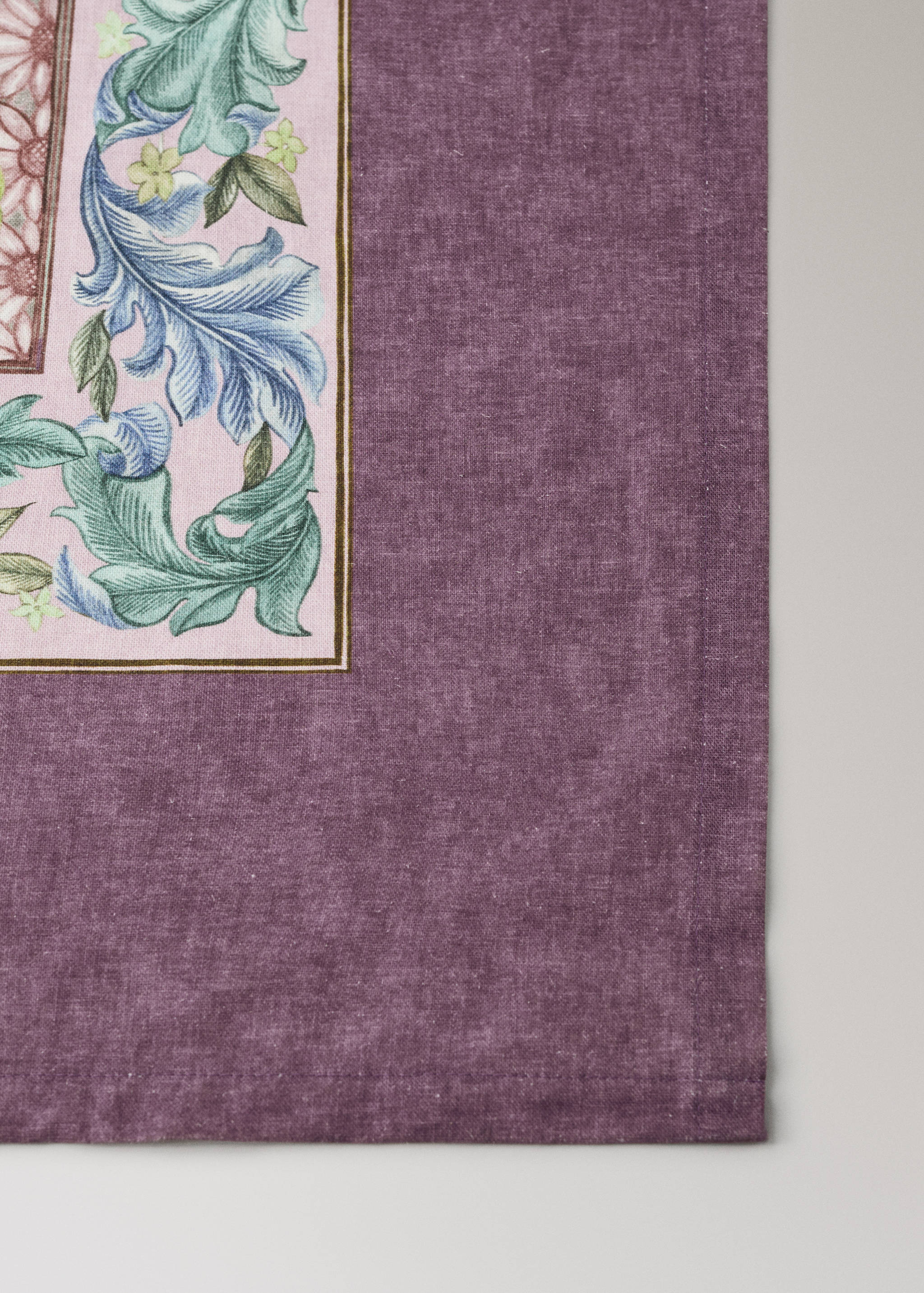 Fruit print cotton linen tablecloth for 6 to 8 people - Details of the article 2