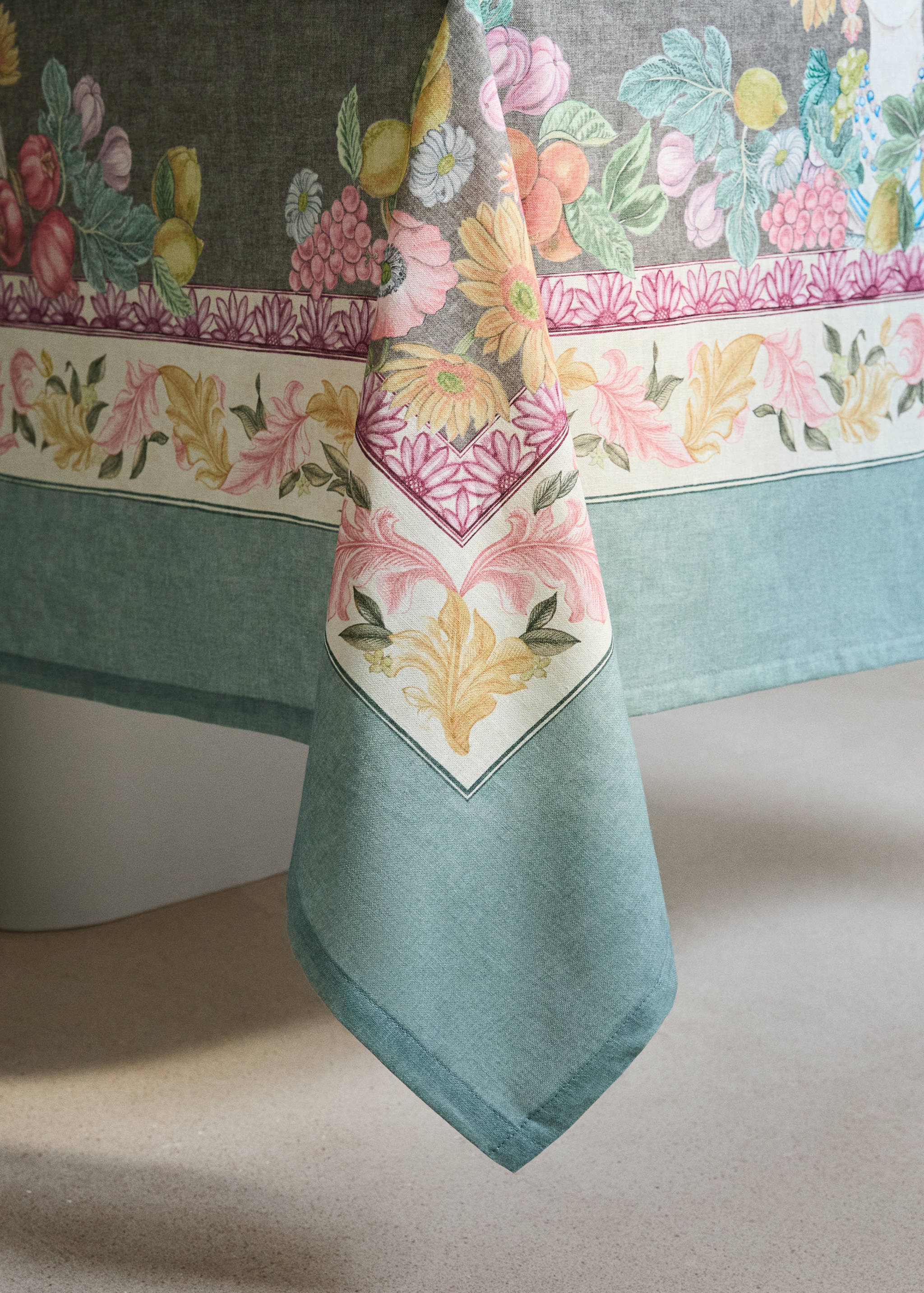 Fruit print cotton linen tablecloth for 6 to 8 people - Details of the article 8