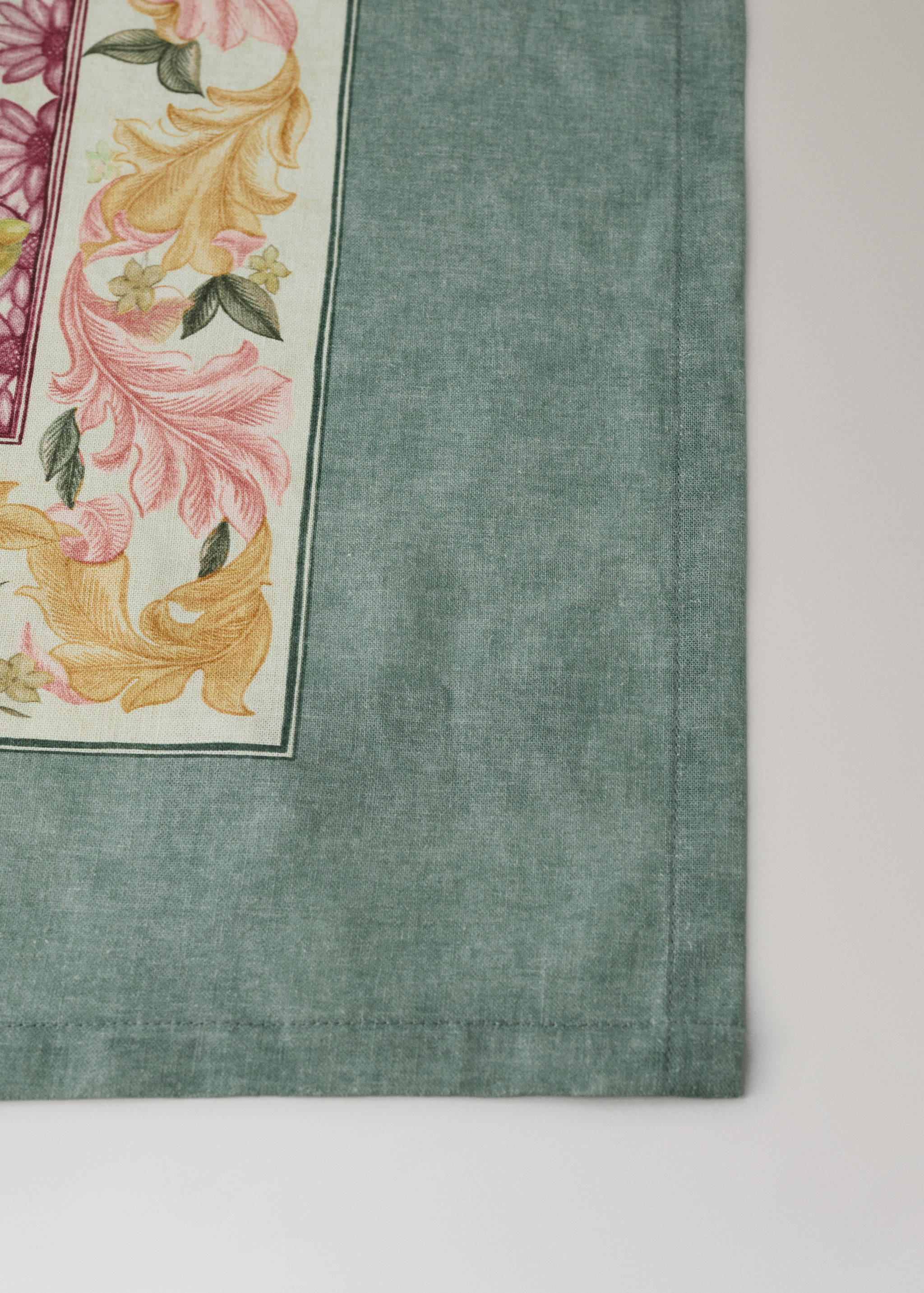 Fruit print cotton linen tablecloth for 6 to 8 people - Details of the article 2