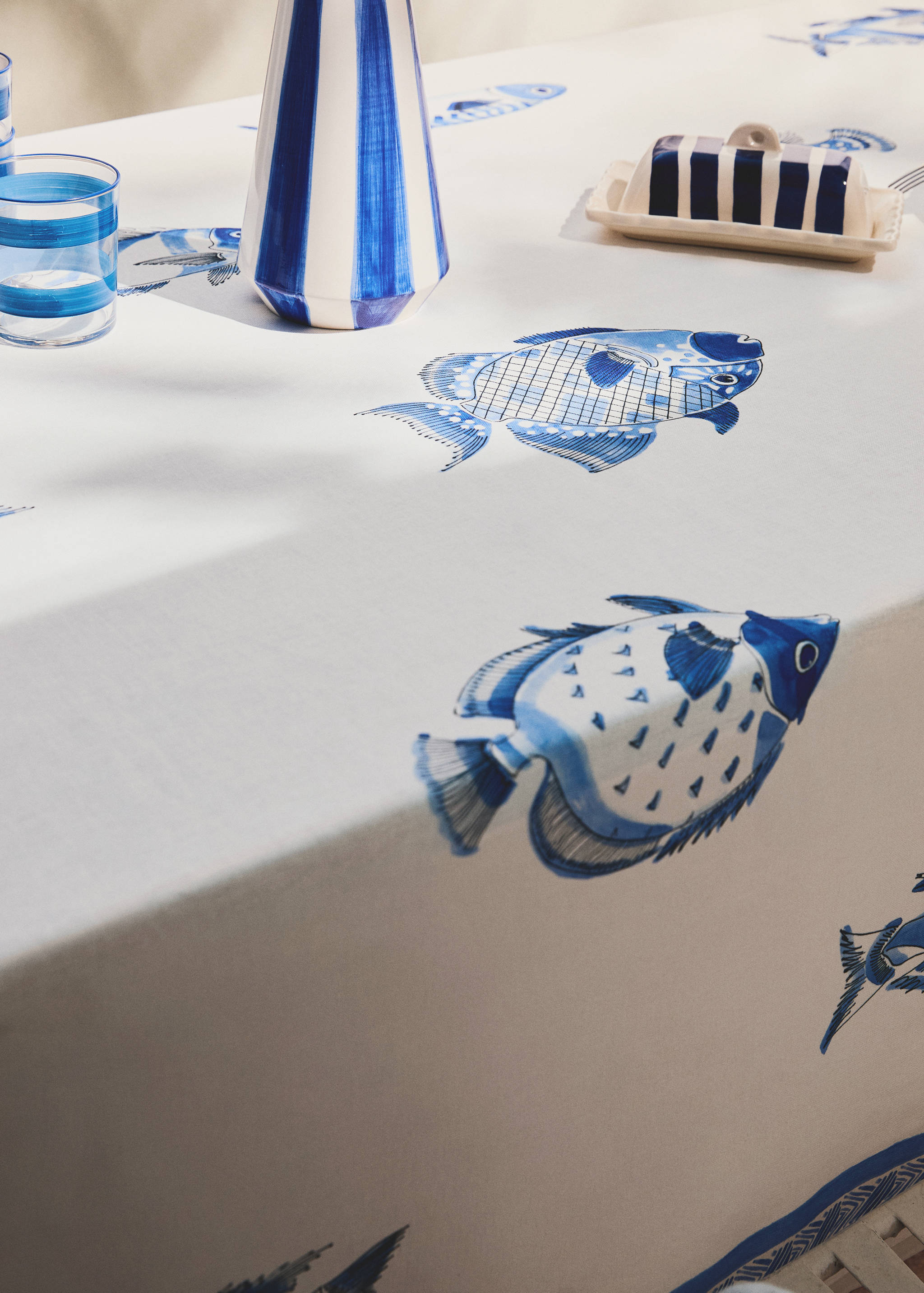Cotton linen tablecloth with nautical motifs for 6 to 8 diners - Details of the article 7