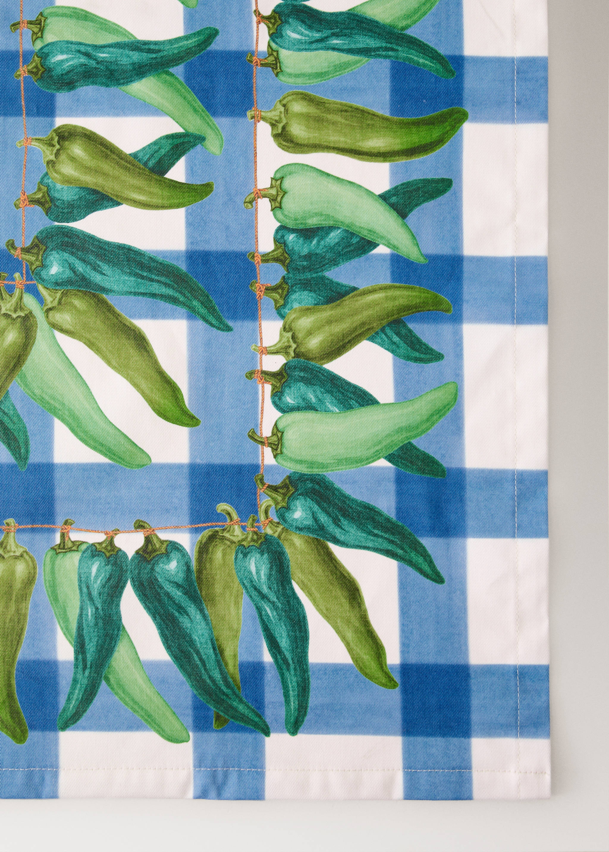 100% cotton resin-coated tablecloth with coloured peppers for 2 to 4 people - Details of the article 2