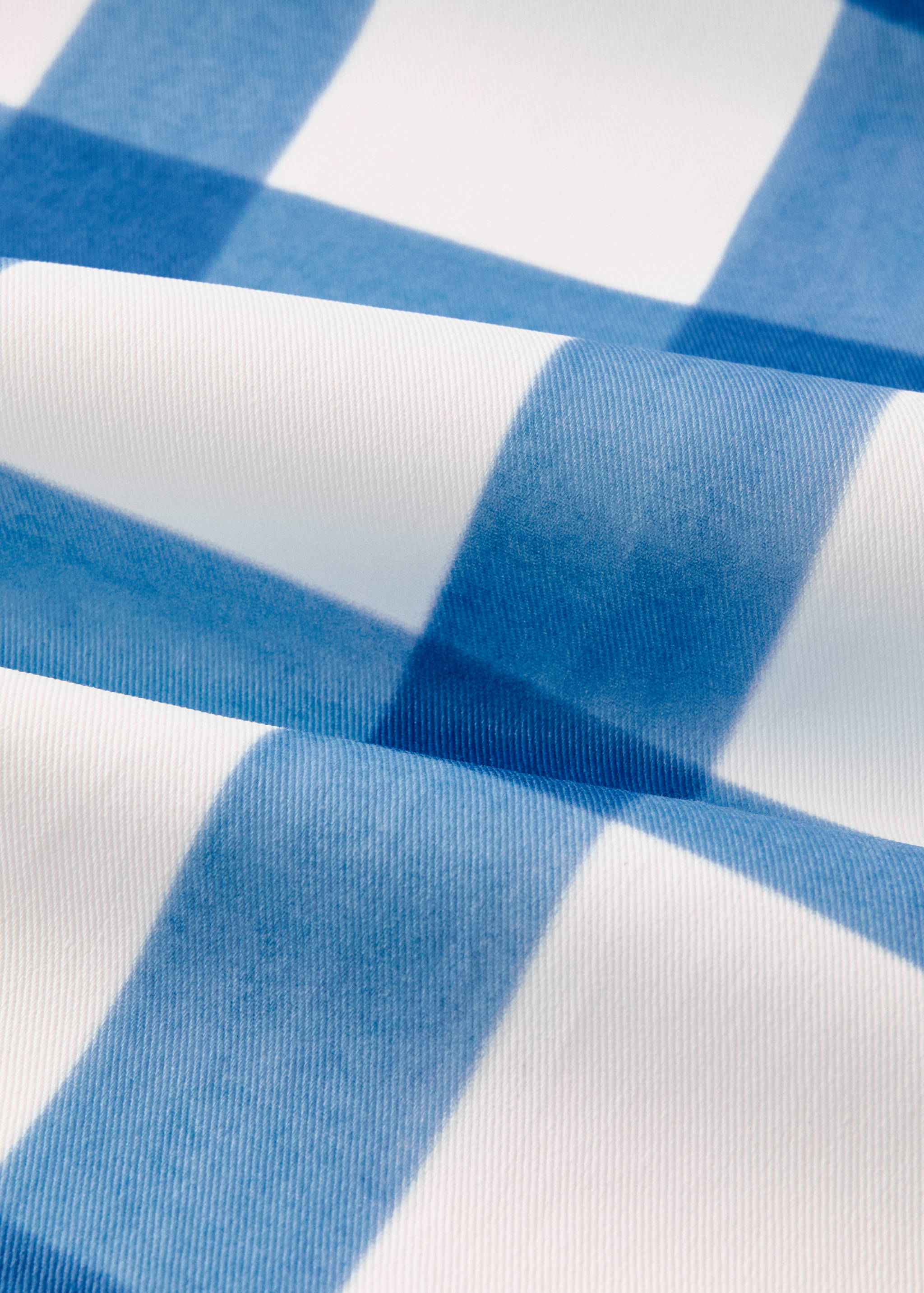 100% cotton resin-coated tablecloth with coloured peppers for 6 to 8 people - Details of the article 1