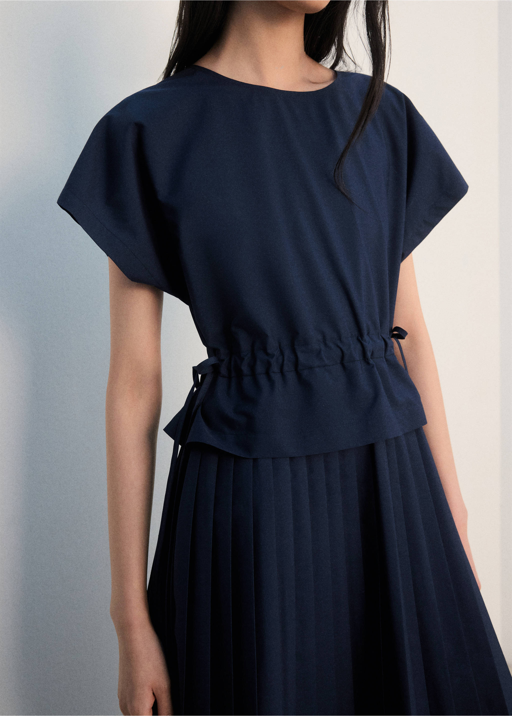 Pleated A-line dress - Details of the article 6, Navy. Ref: 27012543-00.