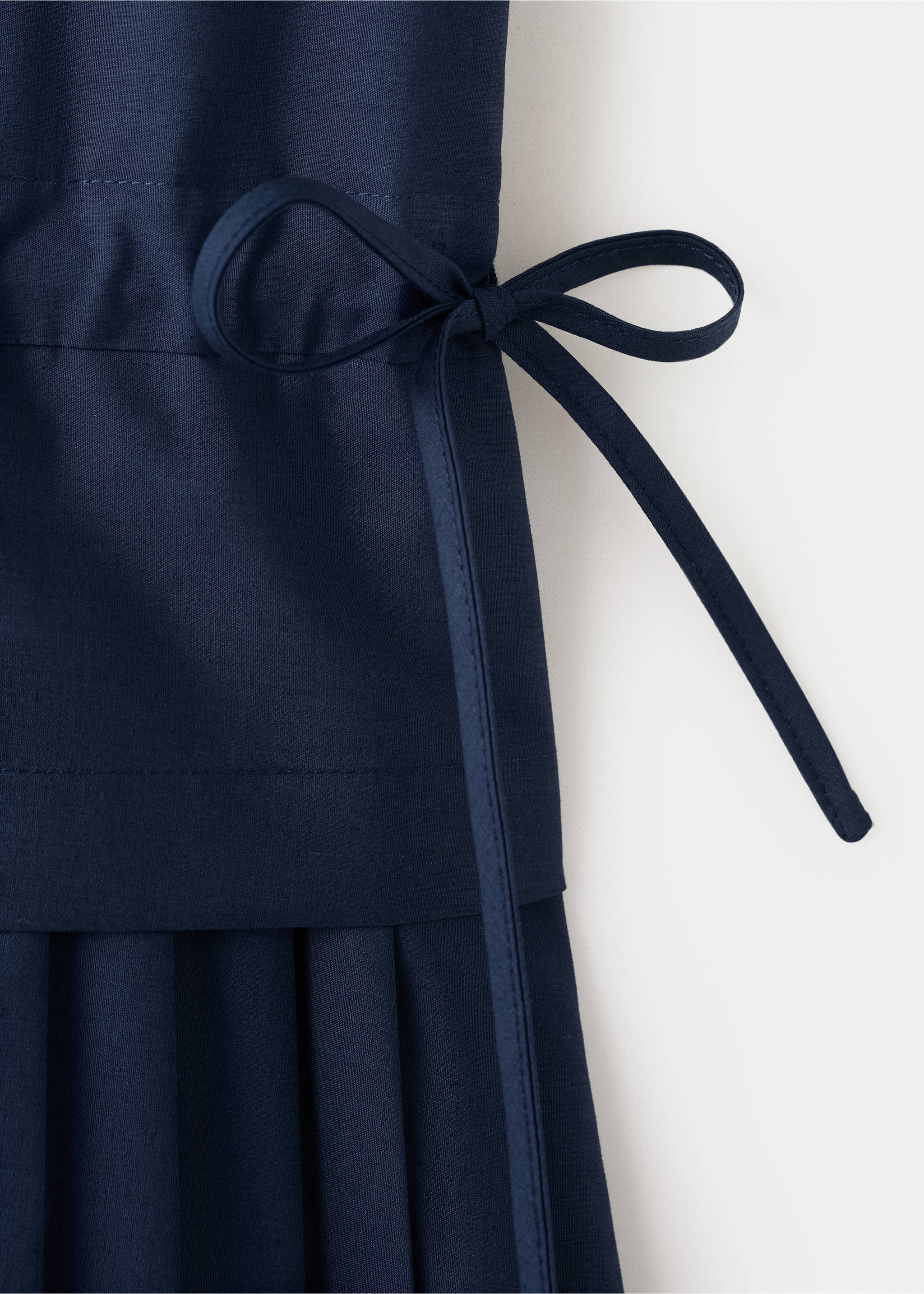 Pleated A-line dress - Details of the article 8, Navy. Ref: 27012543-00.