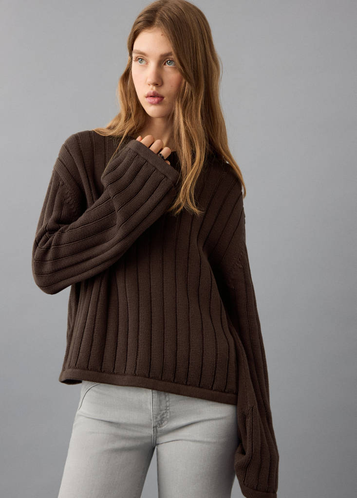 Knitted ribbed sweater — Brown