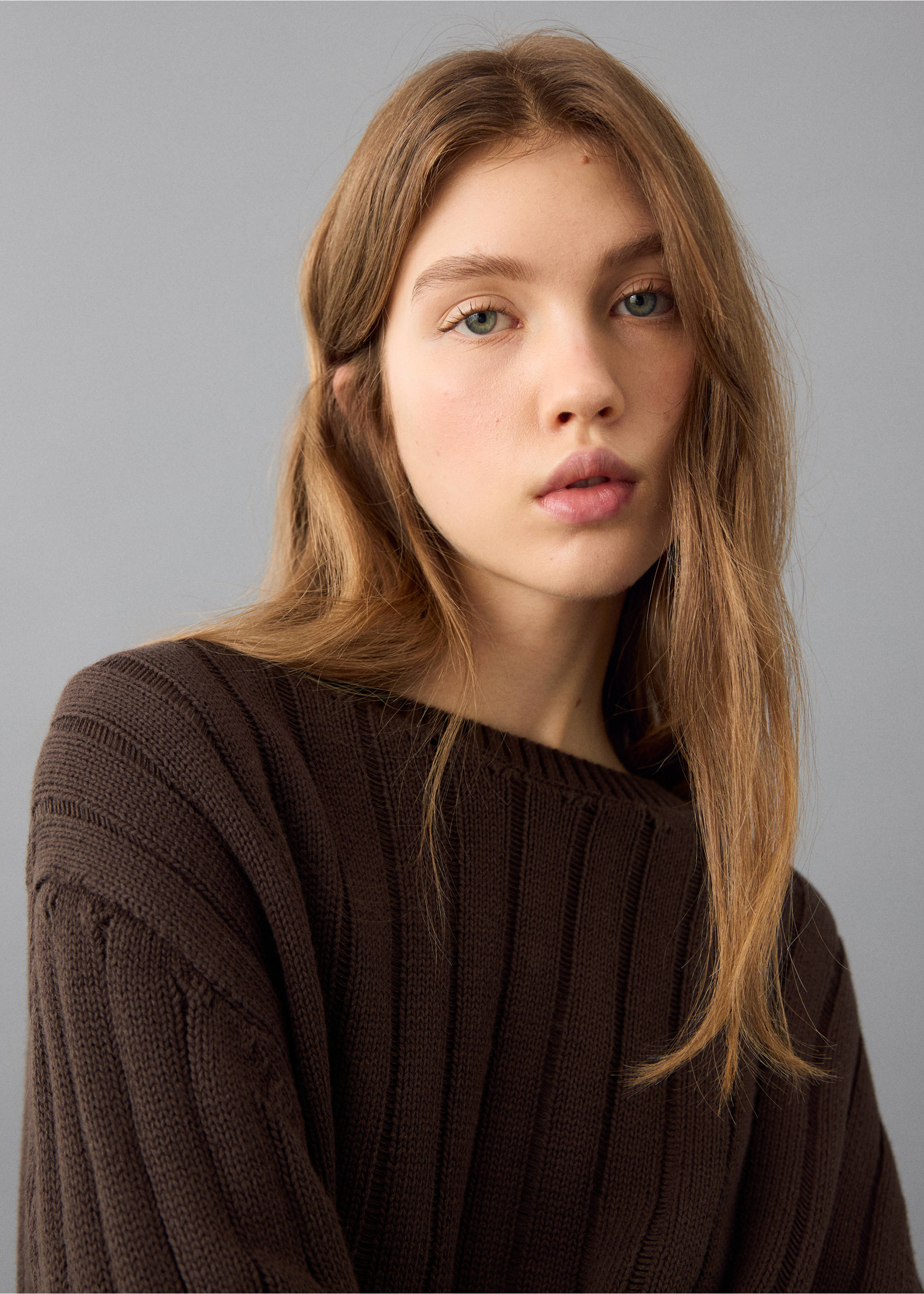 Knitted ribbed sweater - Details of the article 1, Brown. Ref: 27012546-00.