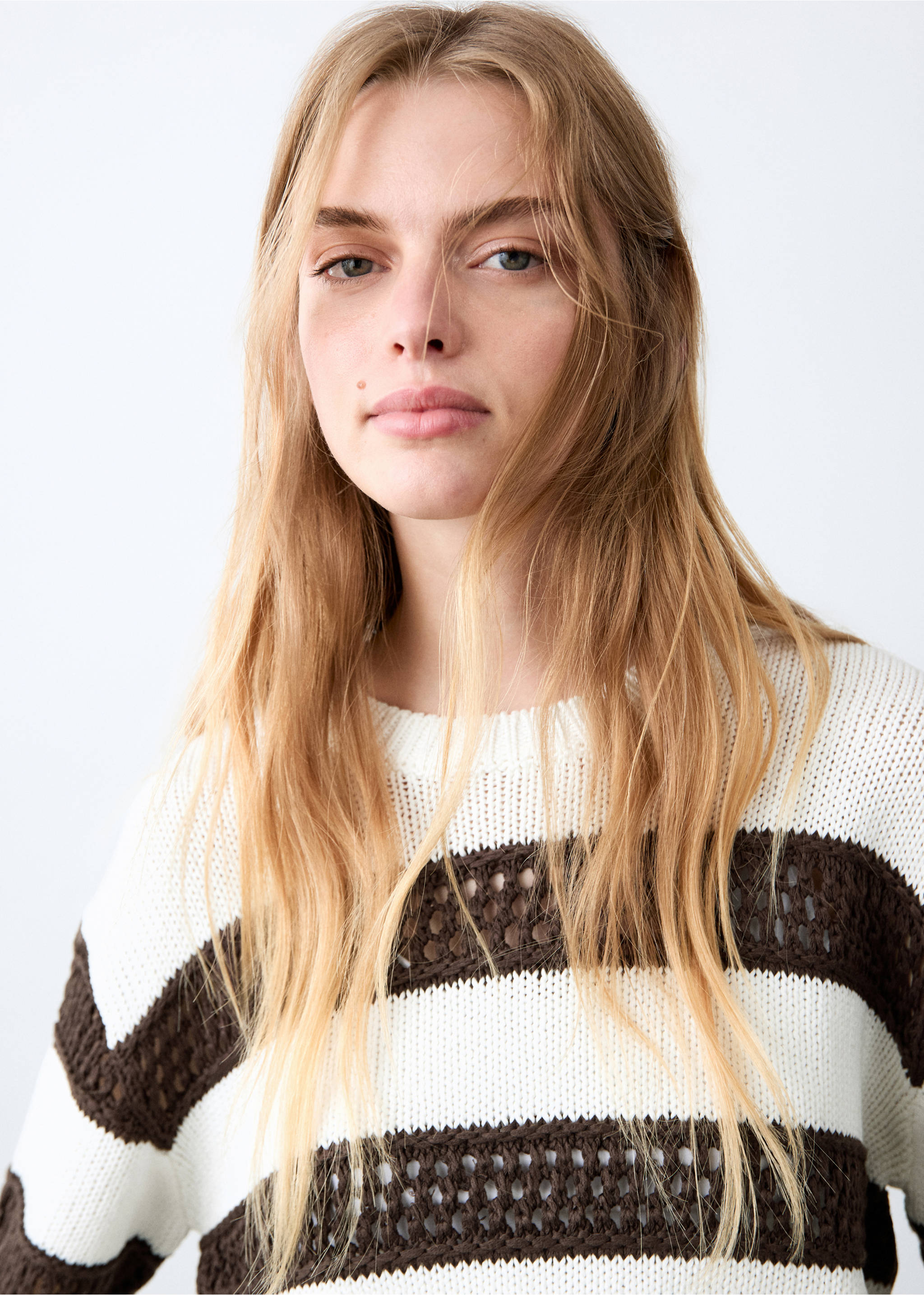 Openwork knit sweater - Details of the article 1, Brown. Ref: 27012547-00.