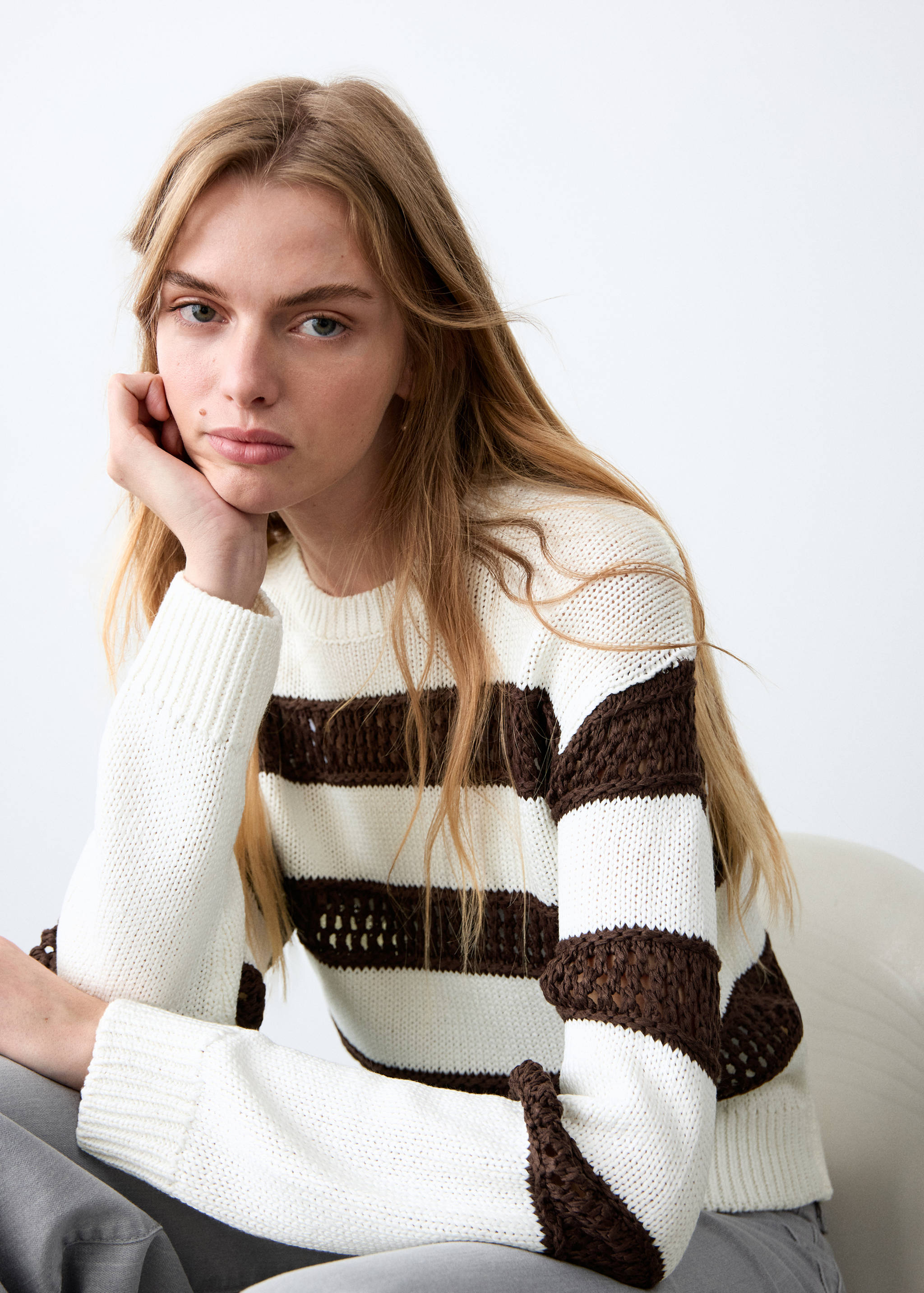 Knit sweater with lace pattern - Details of the article 2