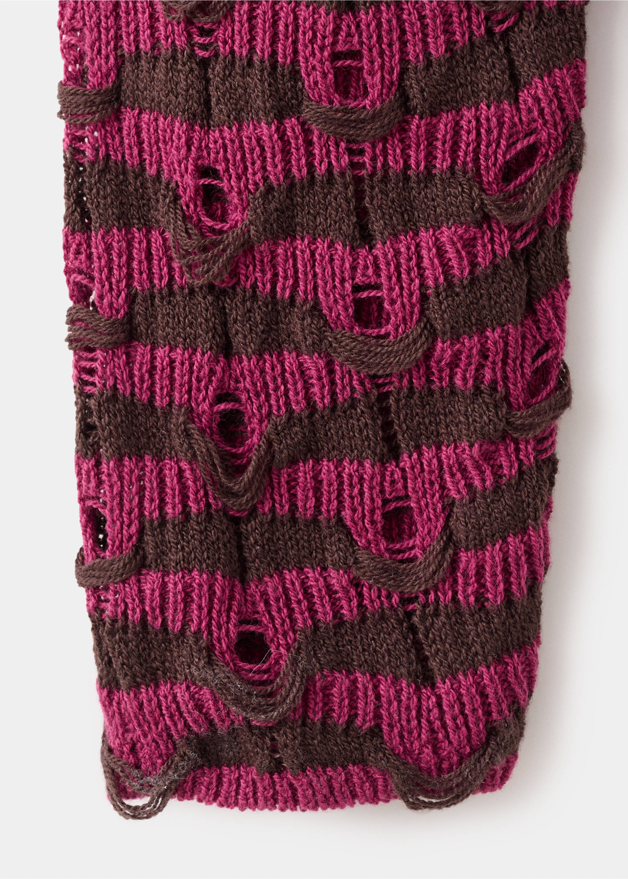 Openwork knit sweater - Details of the article 8, Cherry. Ref: 27012548-00.