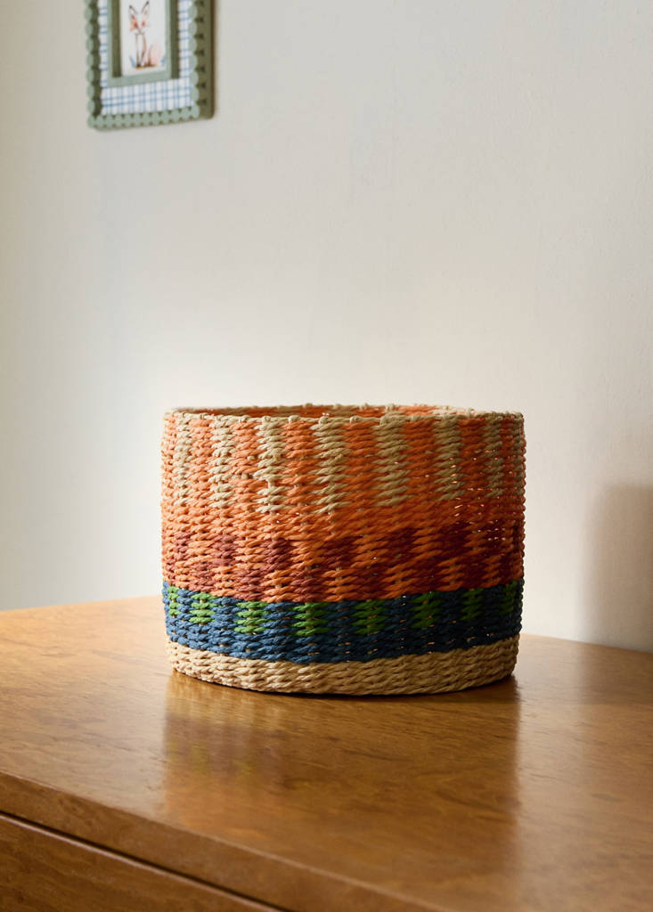 Small circular basket with colourful pattern — Orange