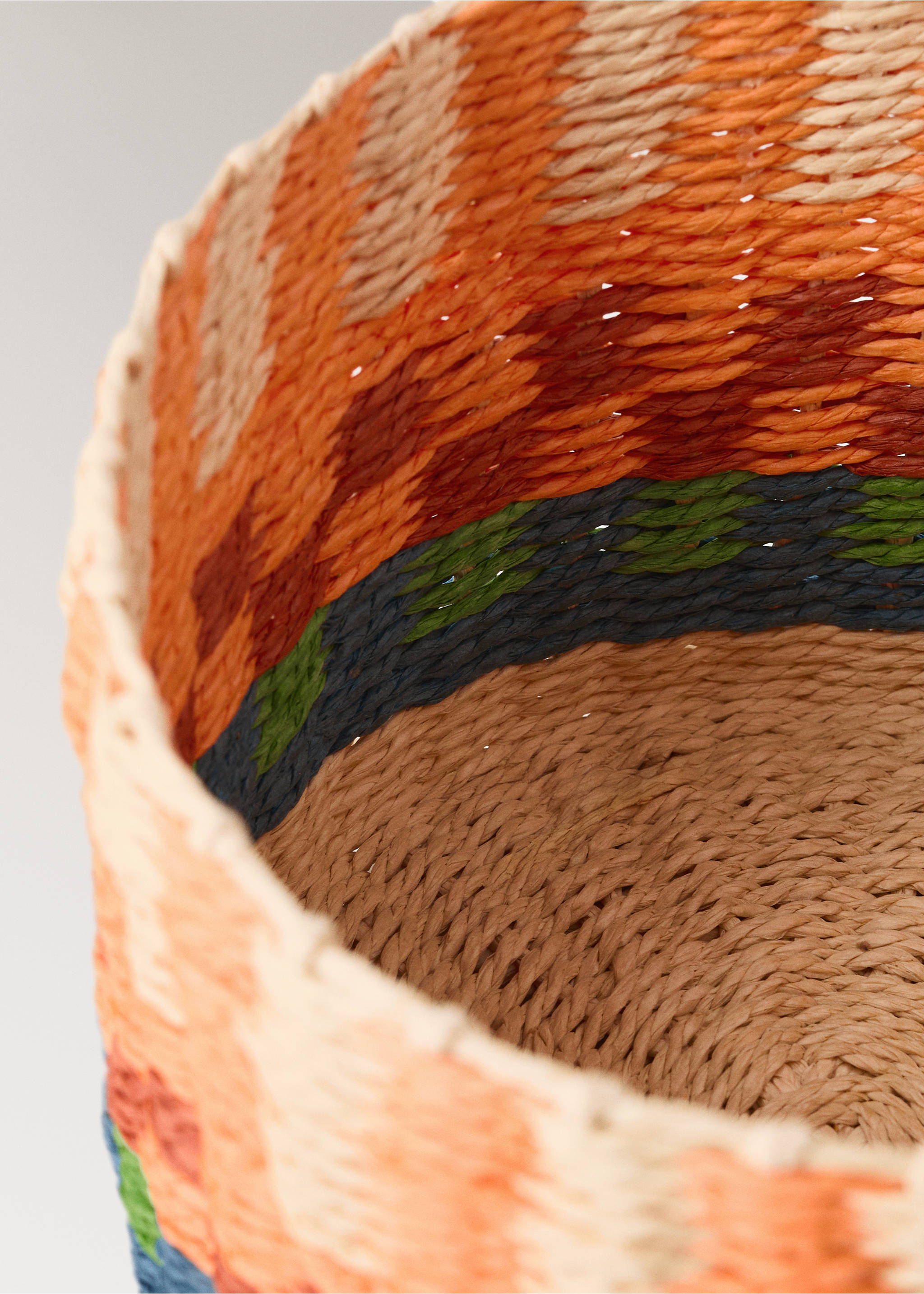 Small circular basket with colourful pattern - Details of the article 2, Orange. Ref: 27012900-00.