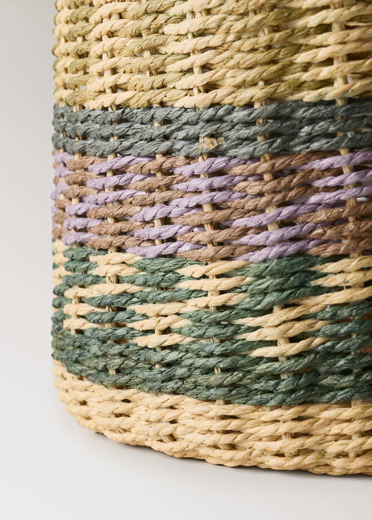 Small circular basket with colourful pattern — Purple