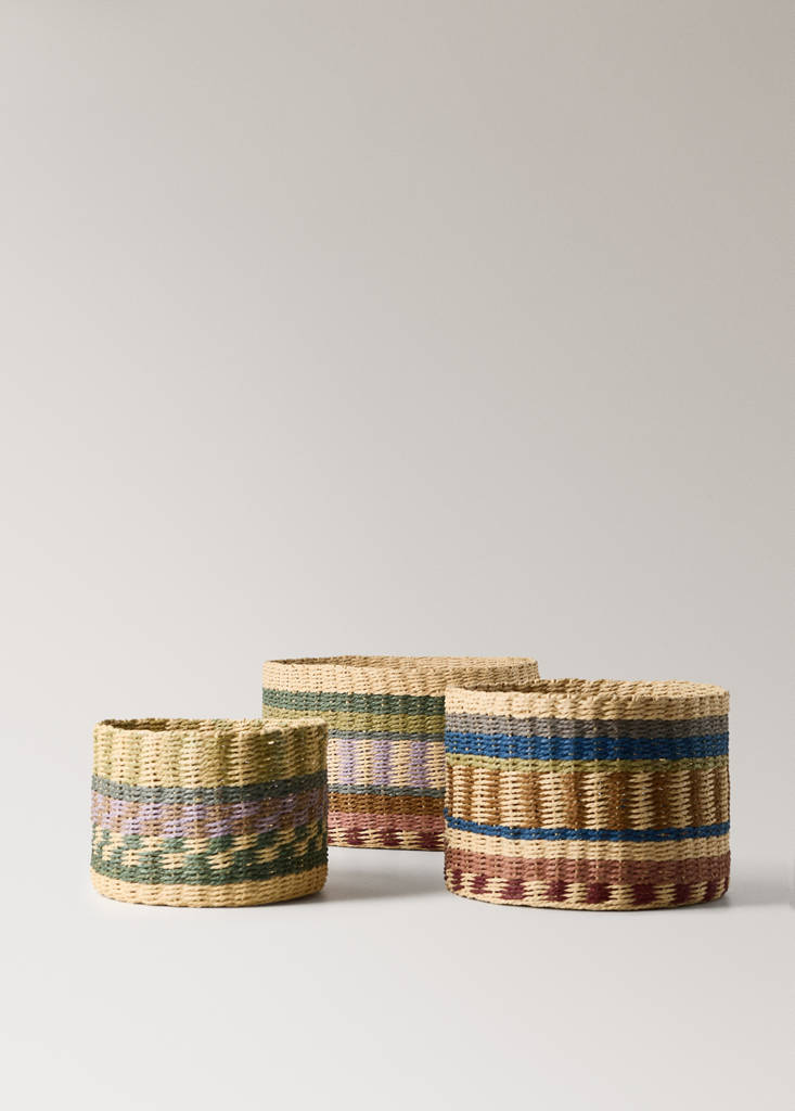 Small circular basket with colourful pattern — Purple