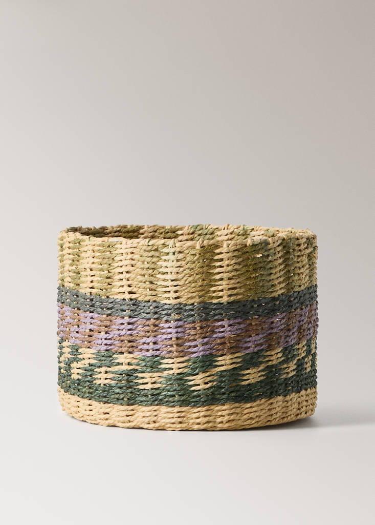 Small circular basket with colourful pattern — Purple