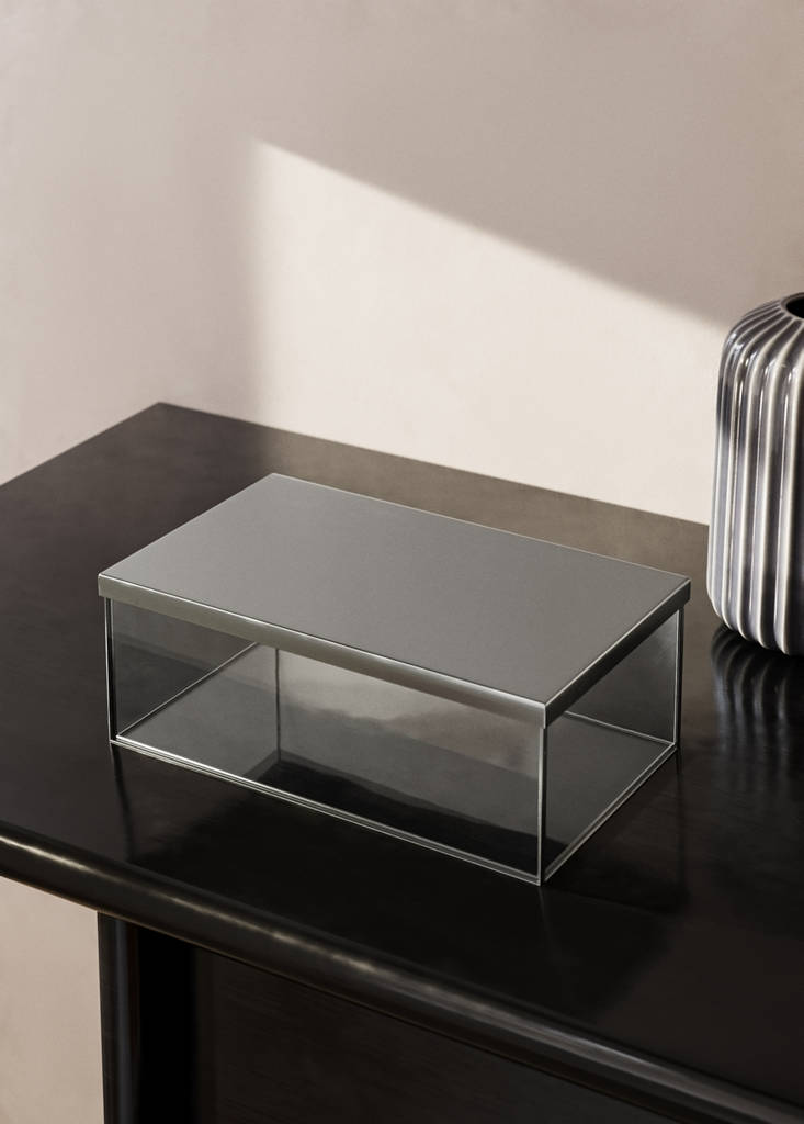 Large glass box with metal contrast — Silver