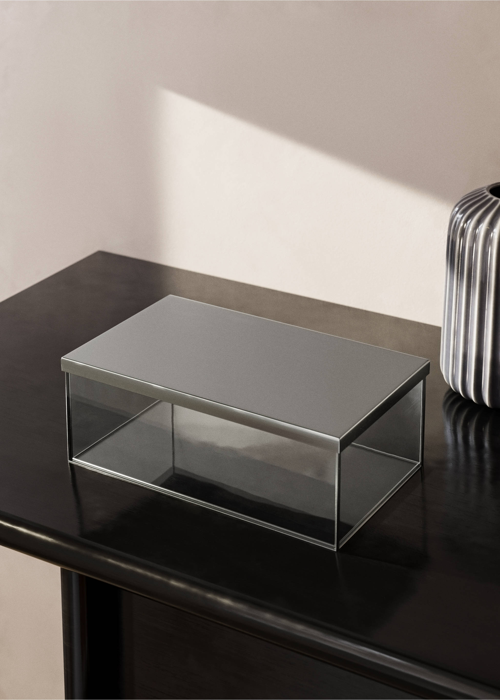 Large glass box with metal contrast - General plane, Silver. Ref: 27012907-00.