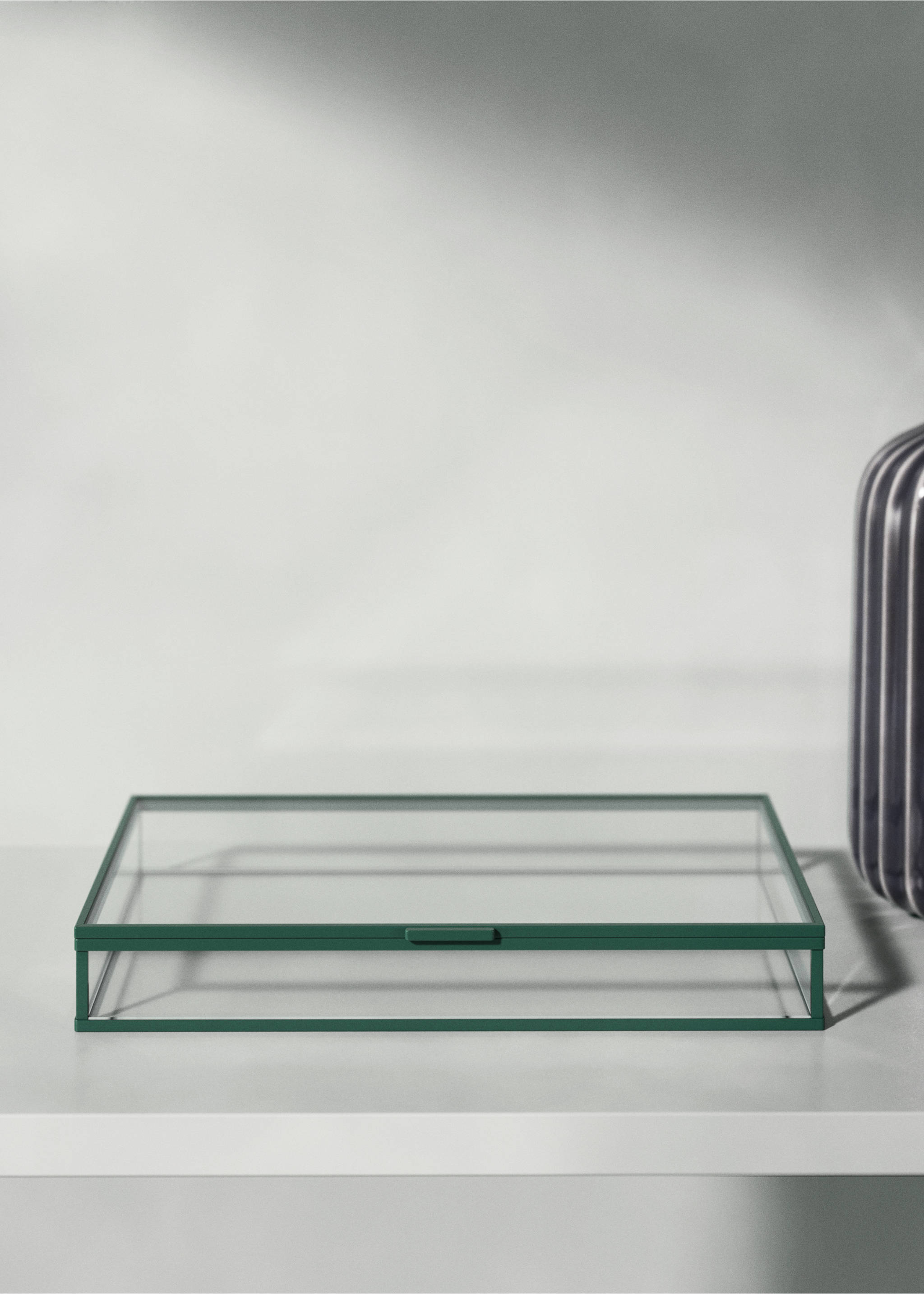 Medium-sized coloured glass box - General plane, Emerald Green. Ref: 27012914-00.