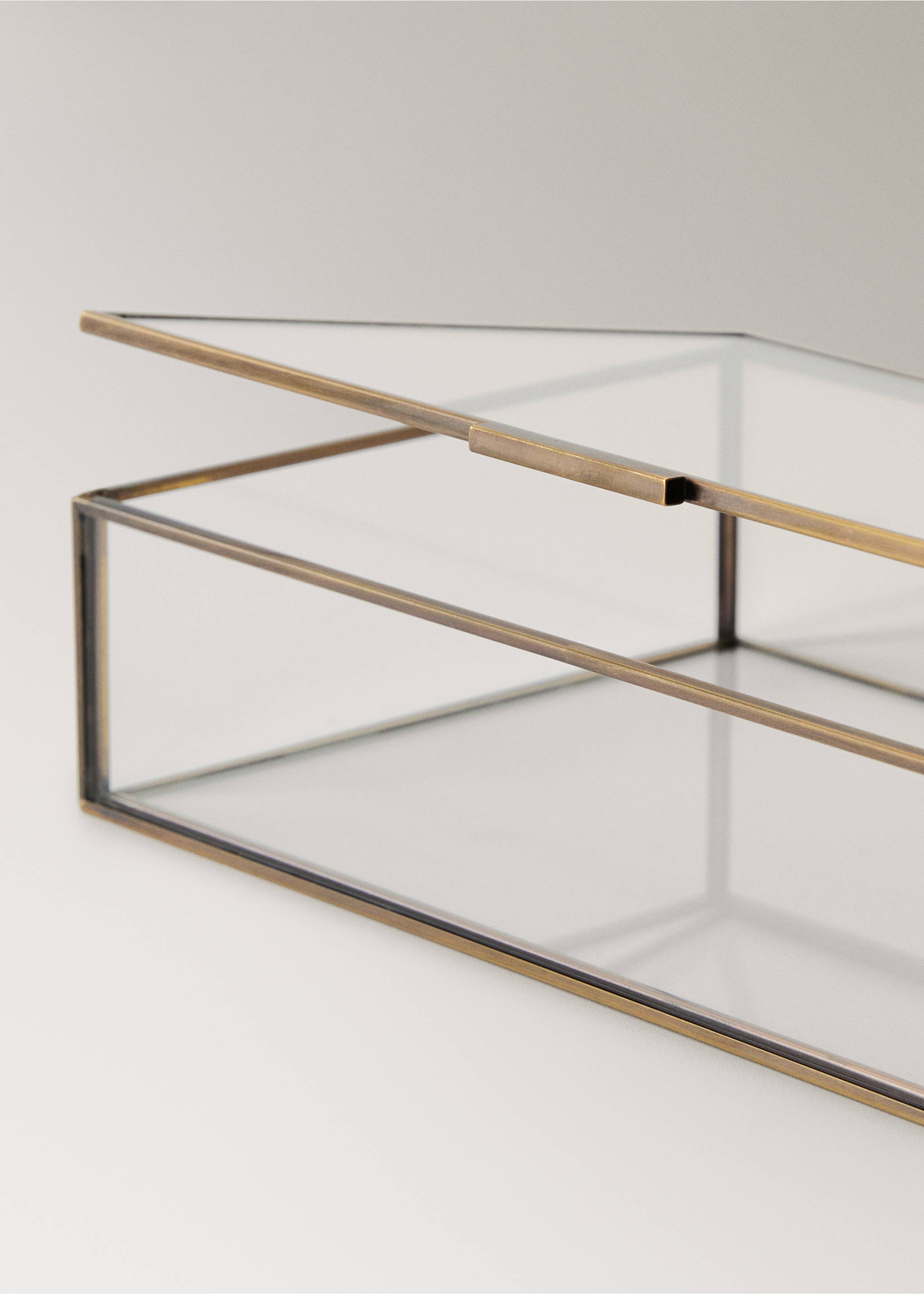 Medium box with metal profile - Details of the article 2, Gold. Ref: 27012915-00.