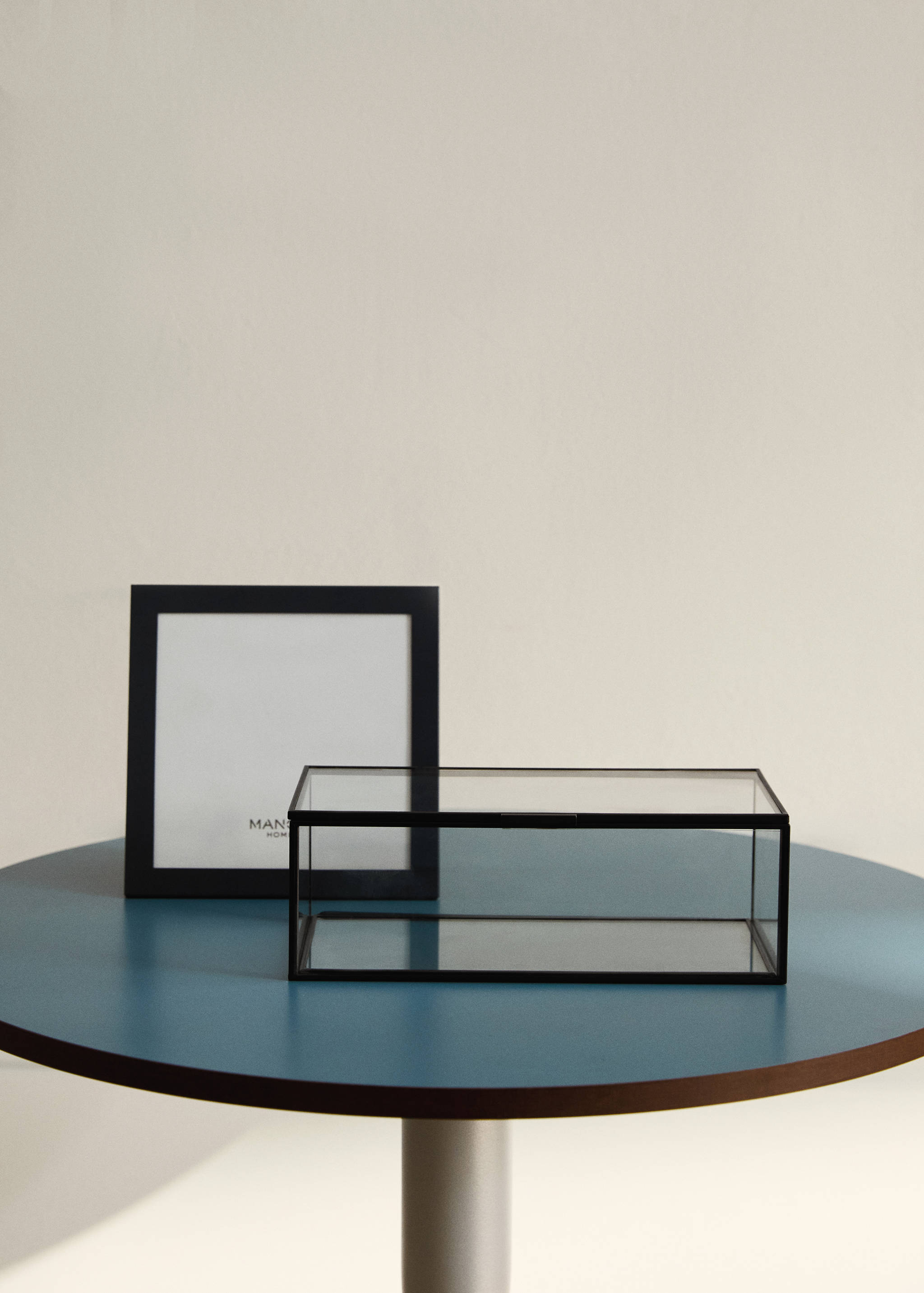 Small glass and metal jewellery box - General plane