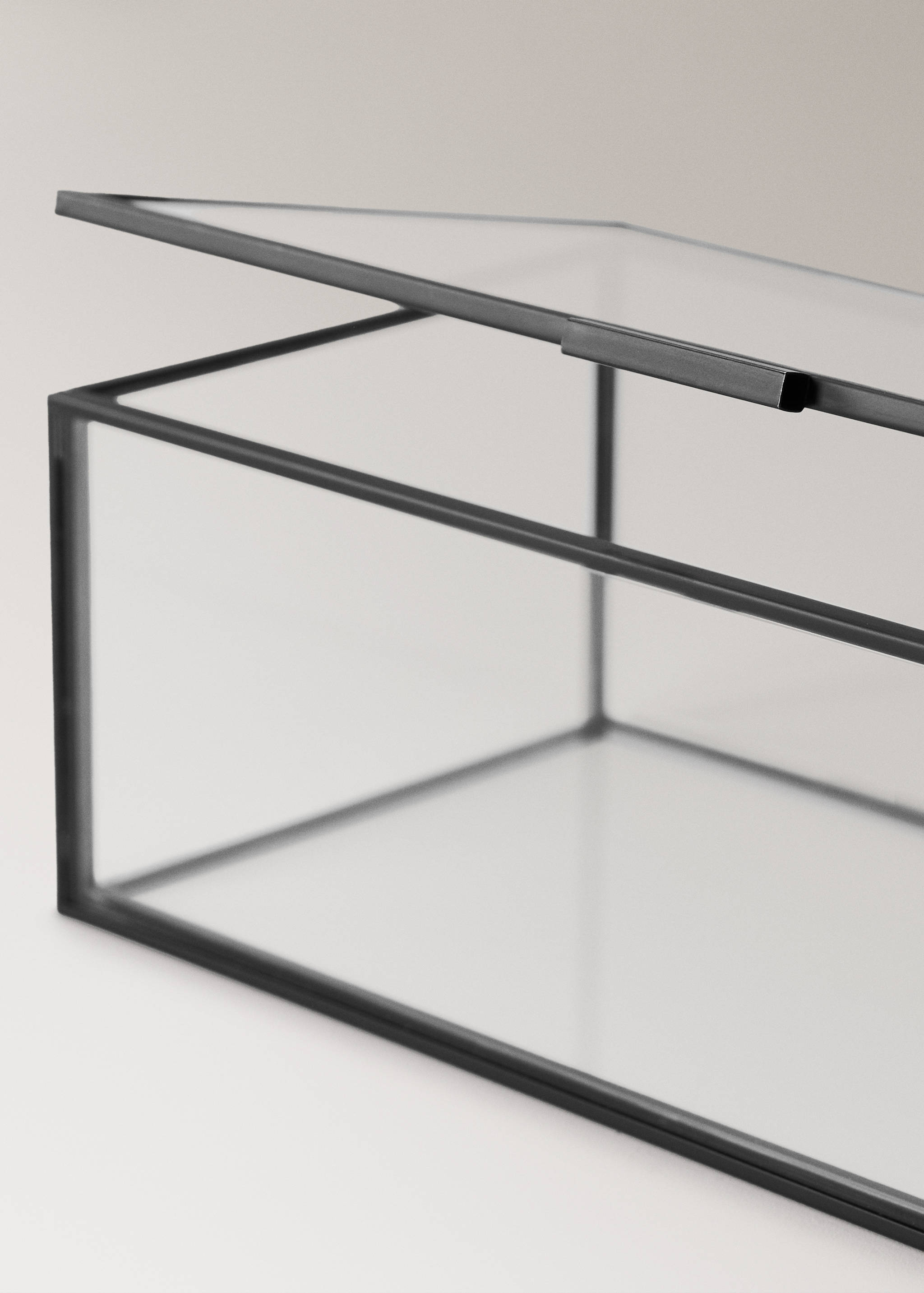 Small glass and metal jewellery box - Details of the article 2