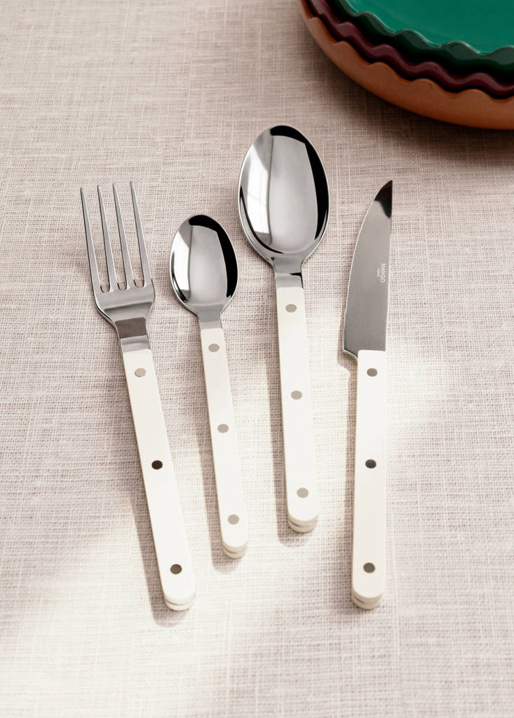 Stainless steel cutlery set with resin handles — White