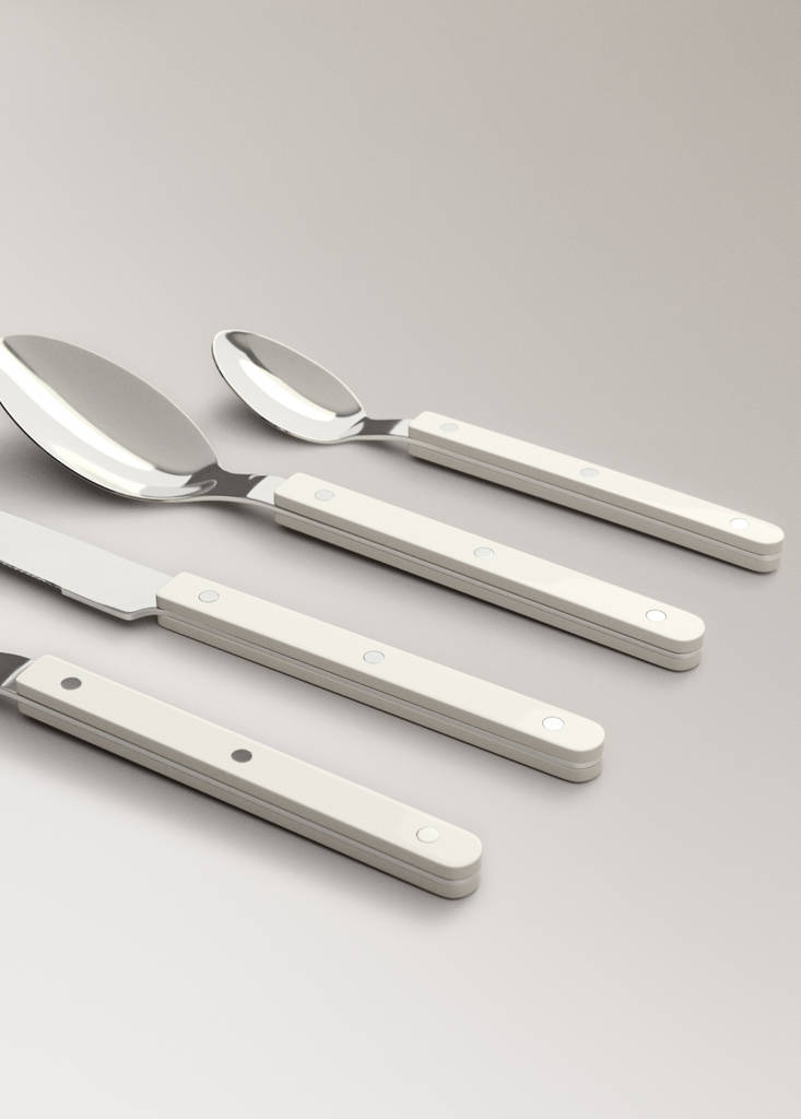 Stainless steel cutlery set with resin handles — White