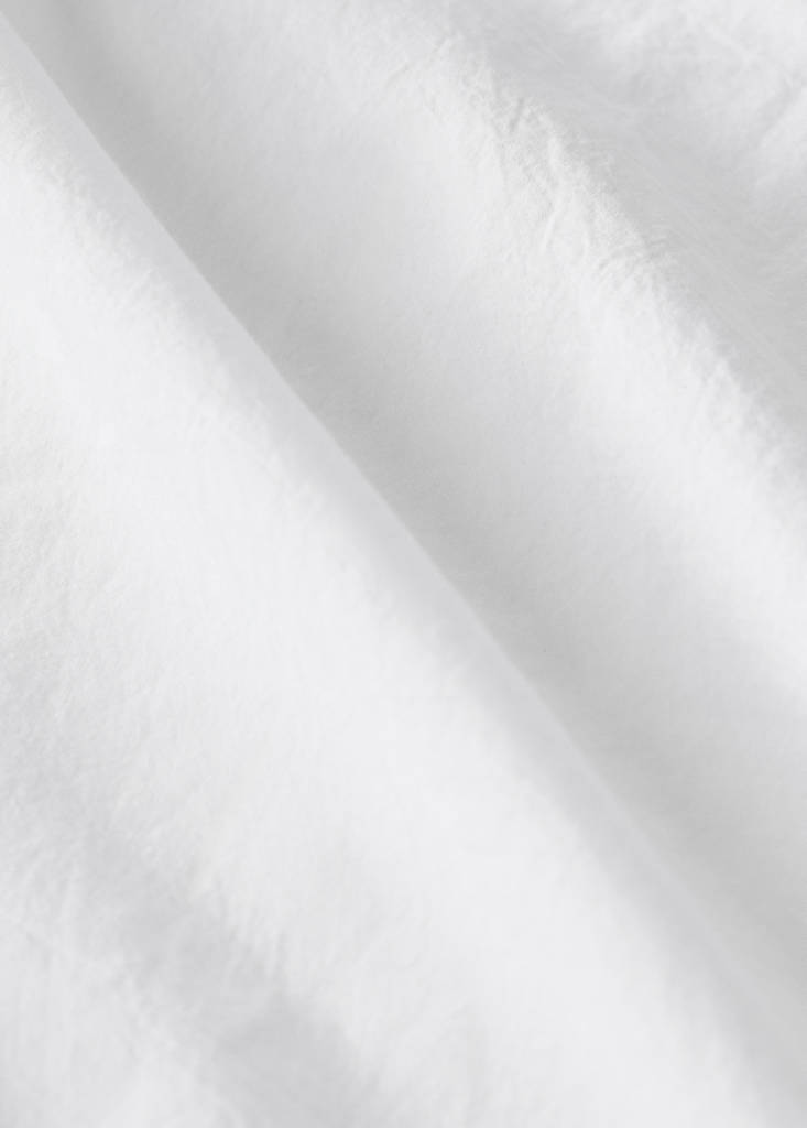 Garment-dyed cotton flat sheet with wide lace trim for 180/200-cm bed — White