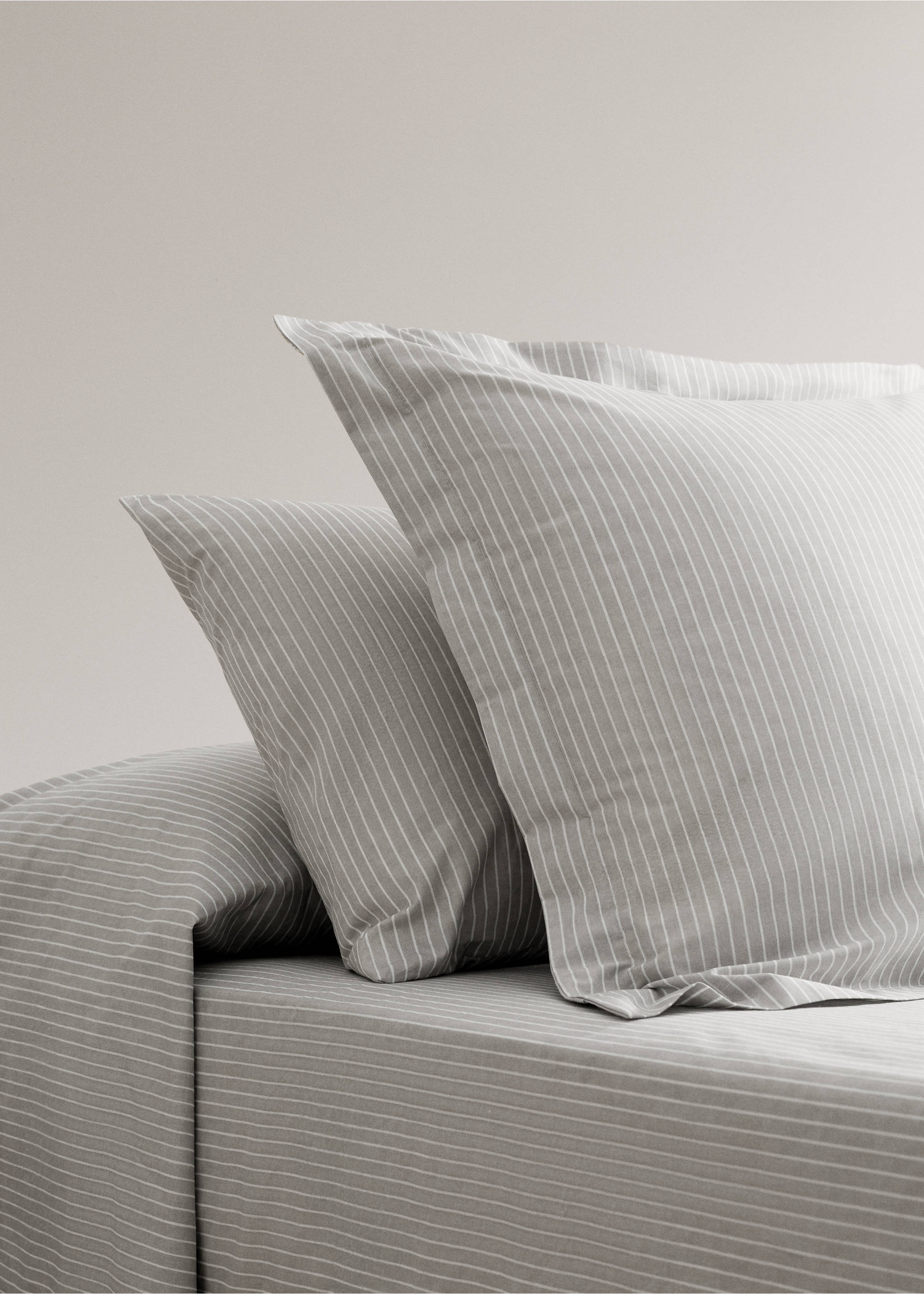 Two 60x60 cm percale cotton striped pillowcases - General plane, Light/Pastel Grey. Ref: 27012939-00.