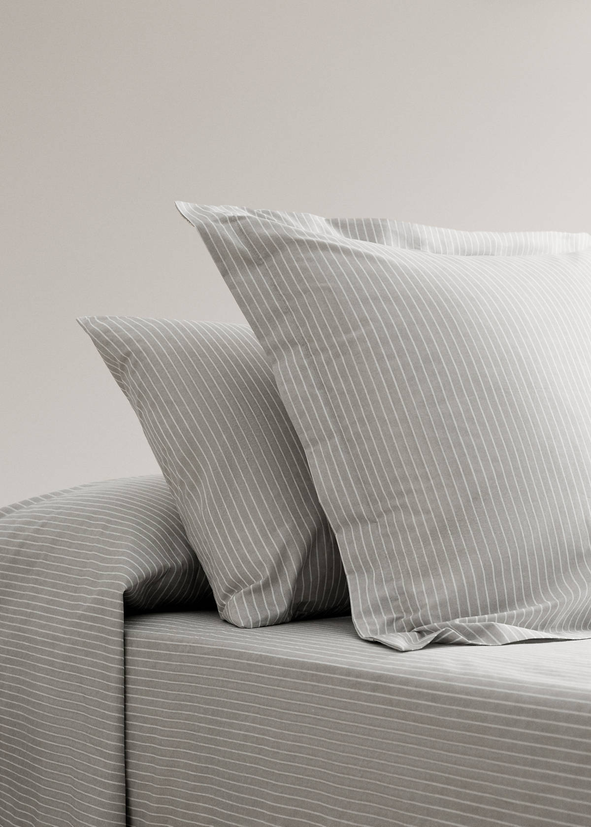 Two 60x60 cm percale cotton striped pillowcases — Light/Pastel Grey