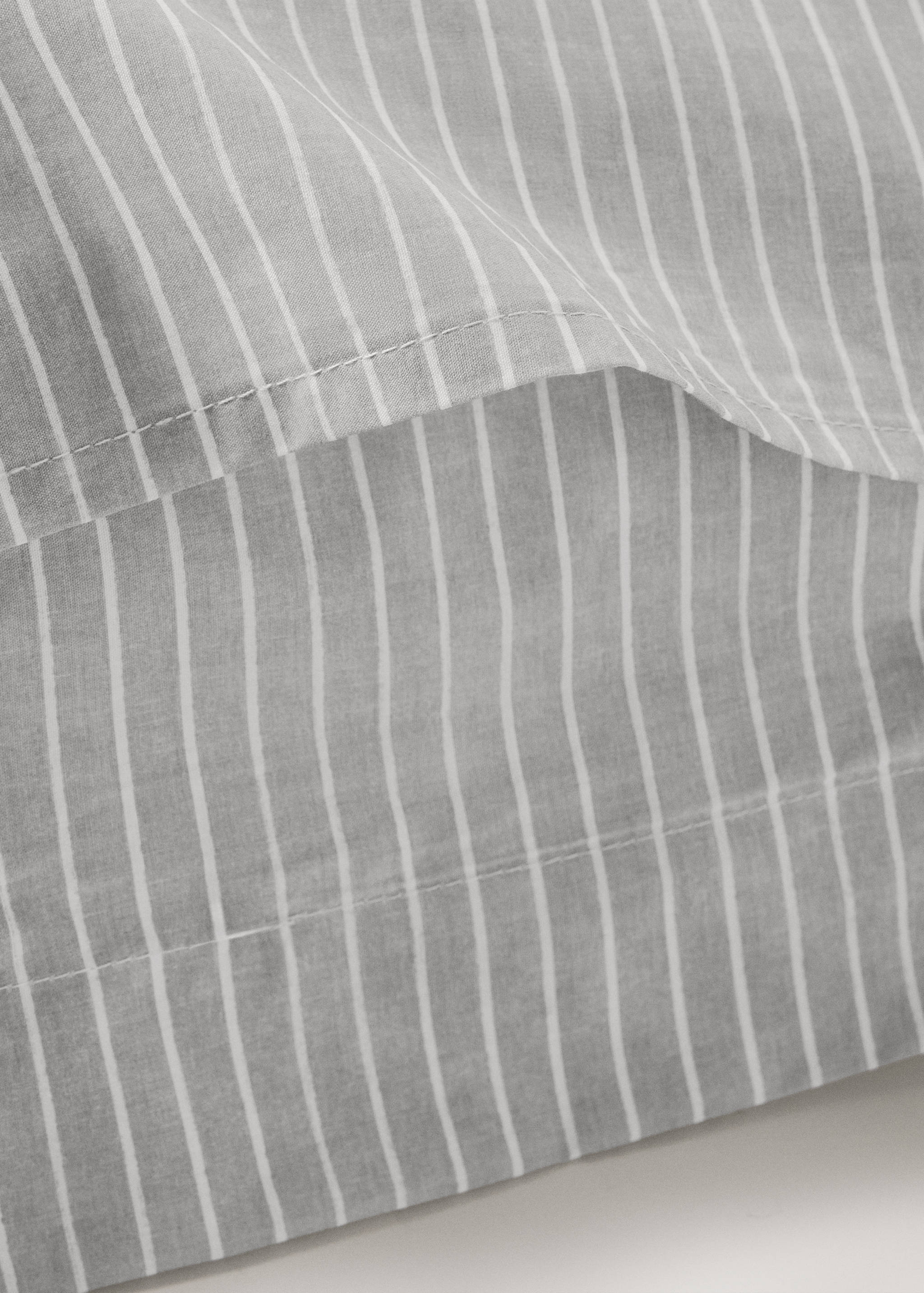 Two 60x60 cm percale cotton striped pillowcases - Details of the article 1