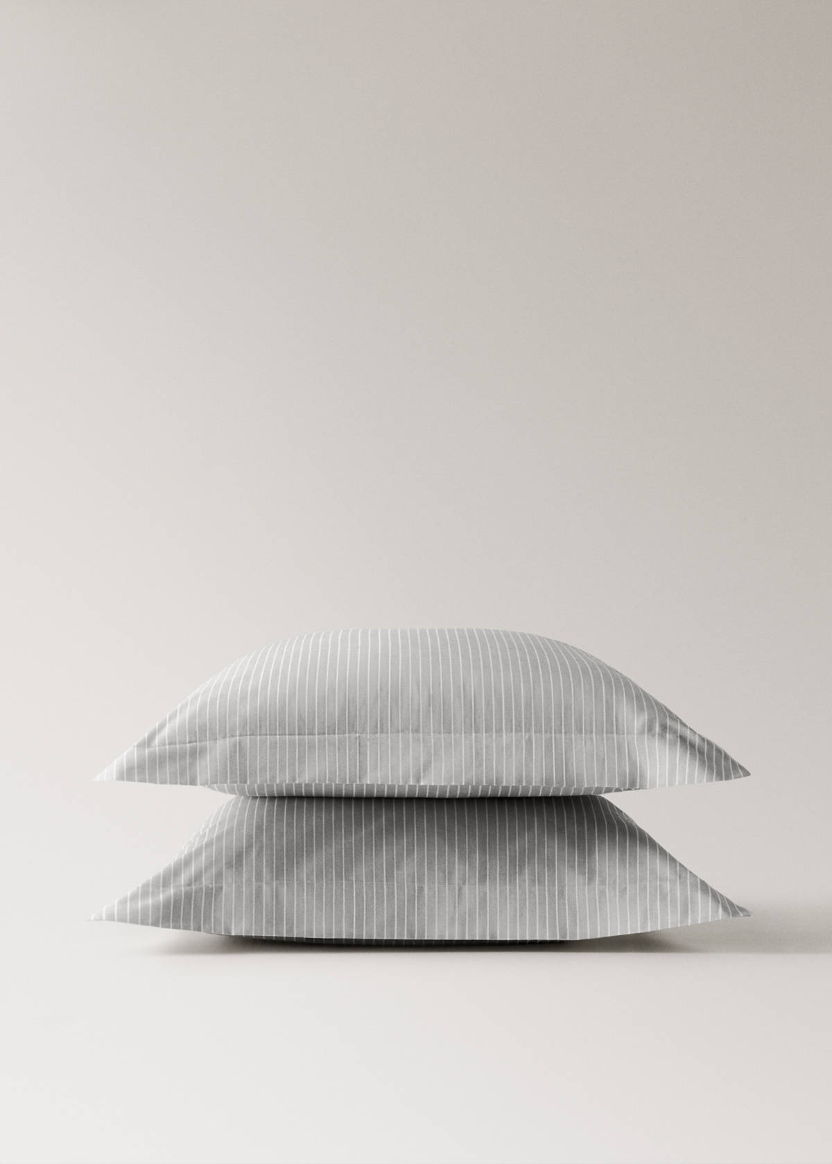 Two 60x60 cm percale cotton striped pillowcases — Light/Pastel Grey