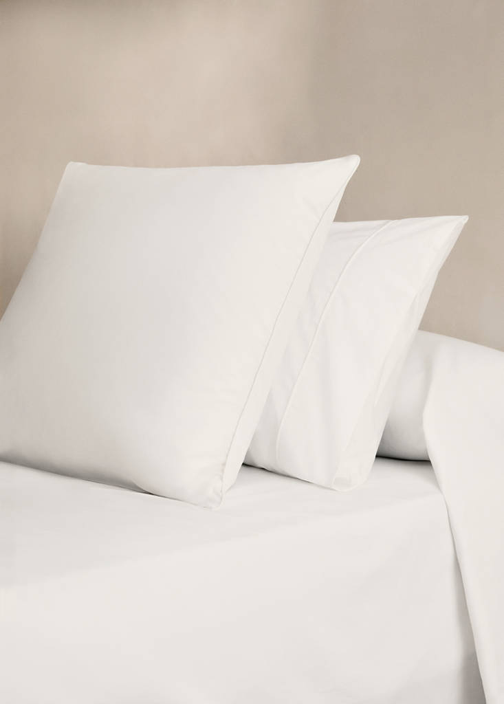 Two 500-thread count cotton percale pillowcases with rounded piping detail 60x60 cm — White