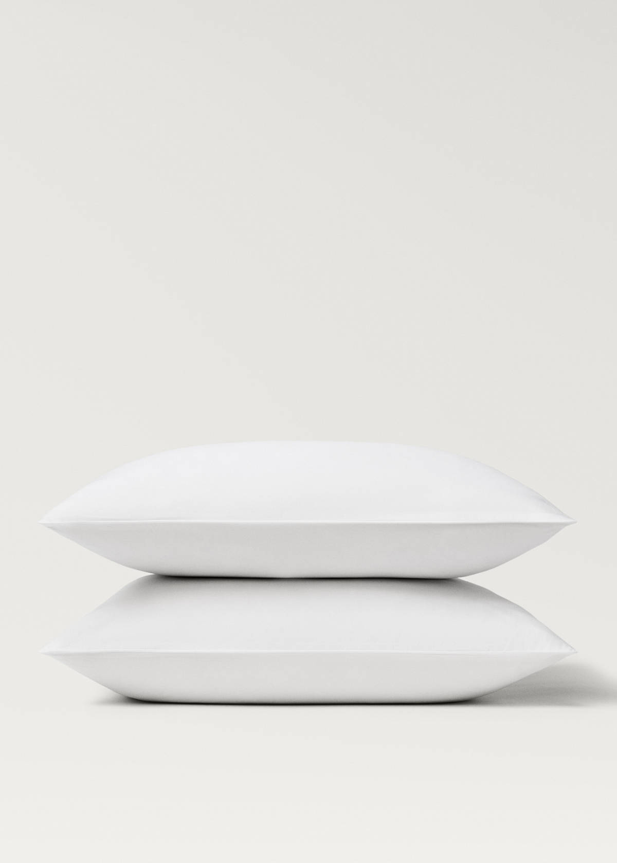 Two 500-thread count cotton percale pillowcases with rounded piping detail 60x60 cm — White