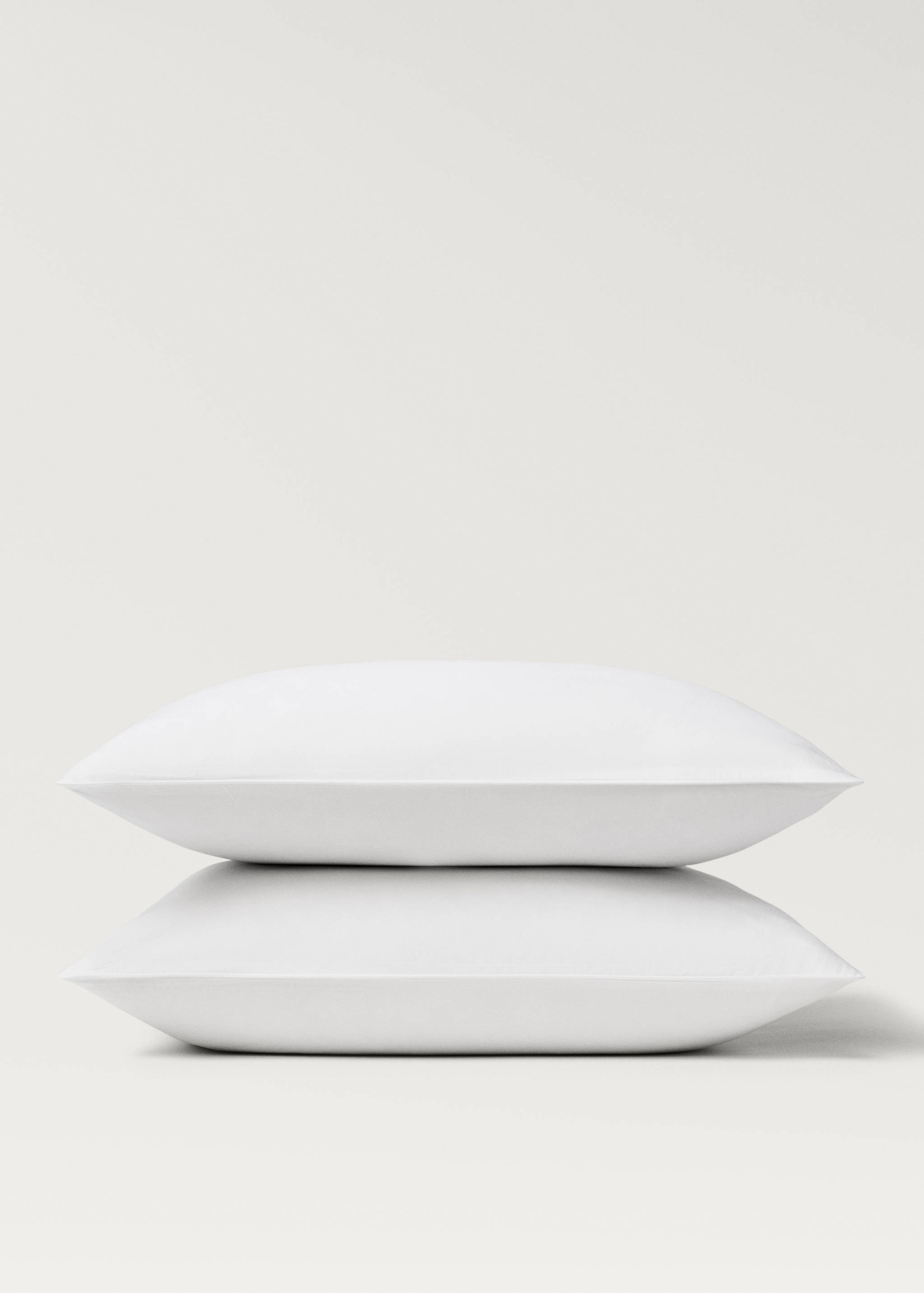 Two 500-thread count cotton percale pillowcases with rounded piping detail 60x60 cm - Details of the article 1