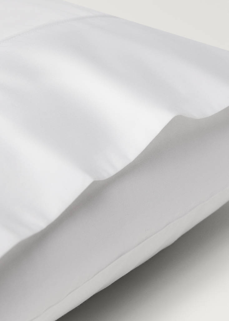 Two 500-thread count cotton percale pillowcases with rounded piping detail 60x60 cm — White