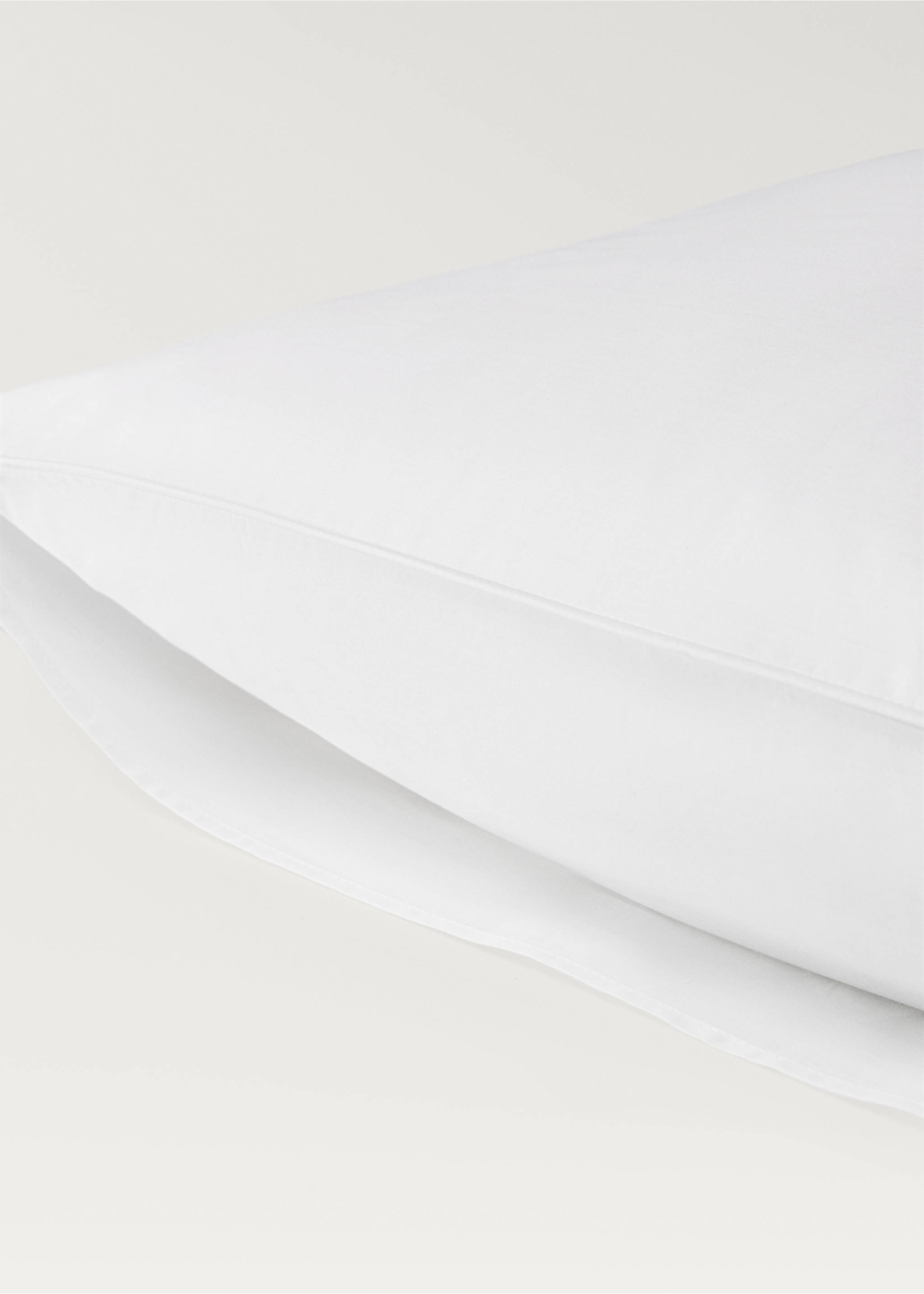 Two 500-thread count cotton percale pillowcases with rounded piping detail 60x60 cm - Details of the article 3, White. Ref: 27012942-00.