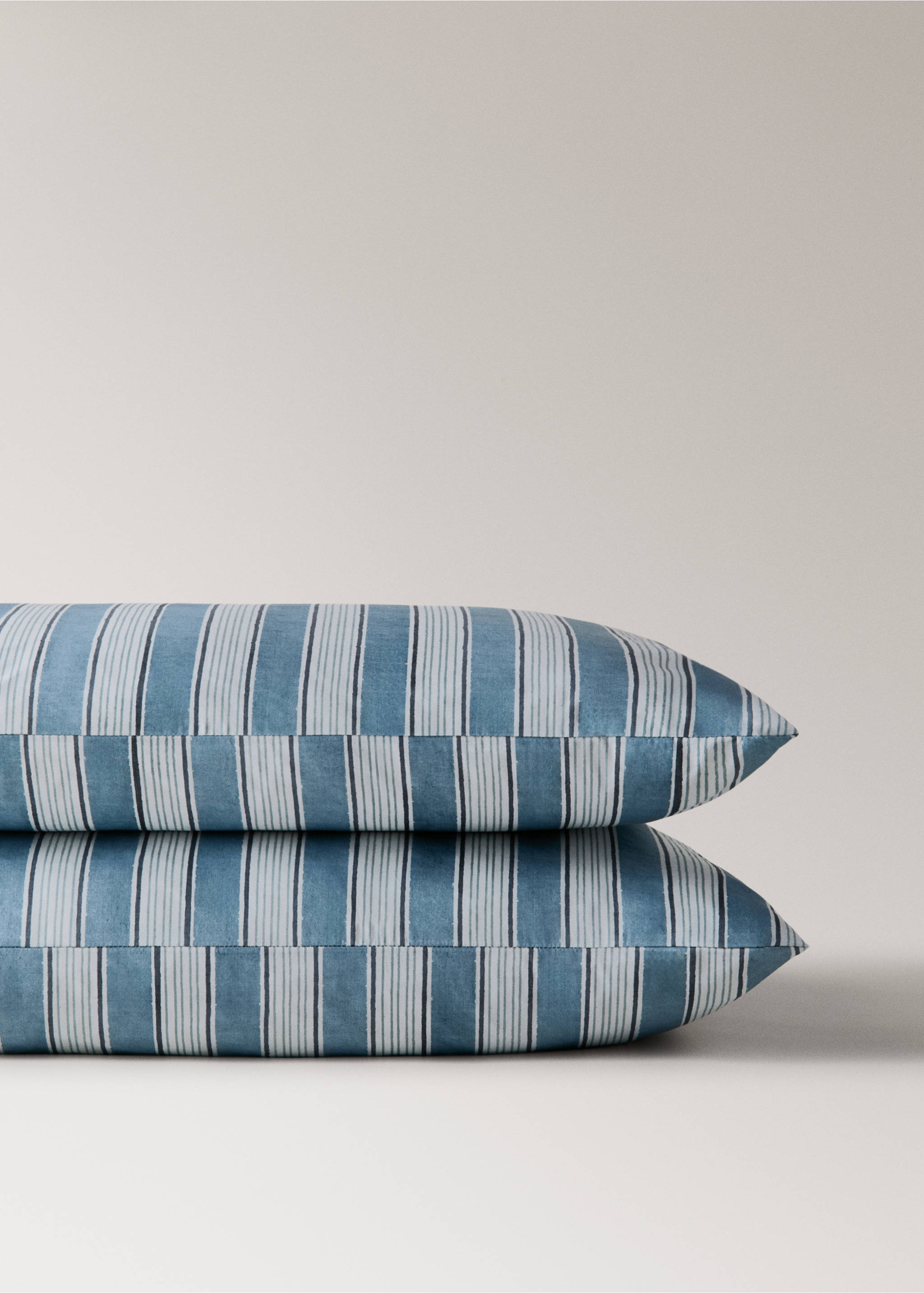 Two wide stripe watercolour pillow covers 50x75 cm - Details of the article 3, Blue. Ref: 27012944-00.