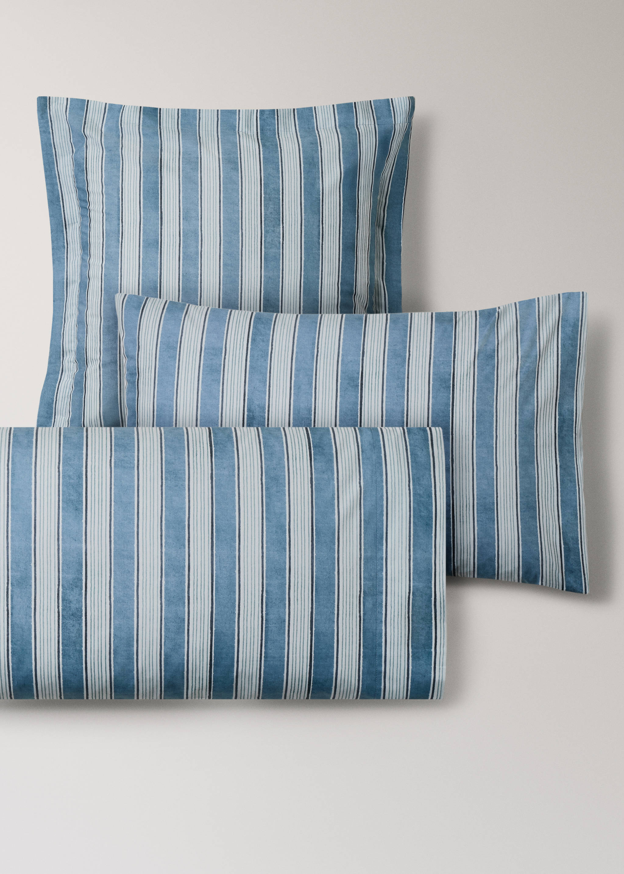 Two wide stripe watercolour pillow covers 50x75 cm - Details of the article 4