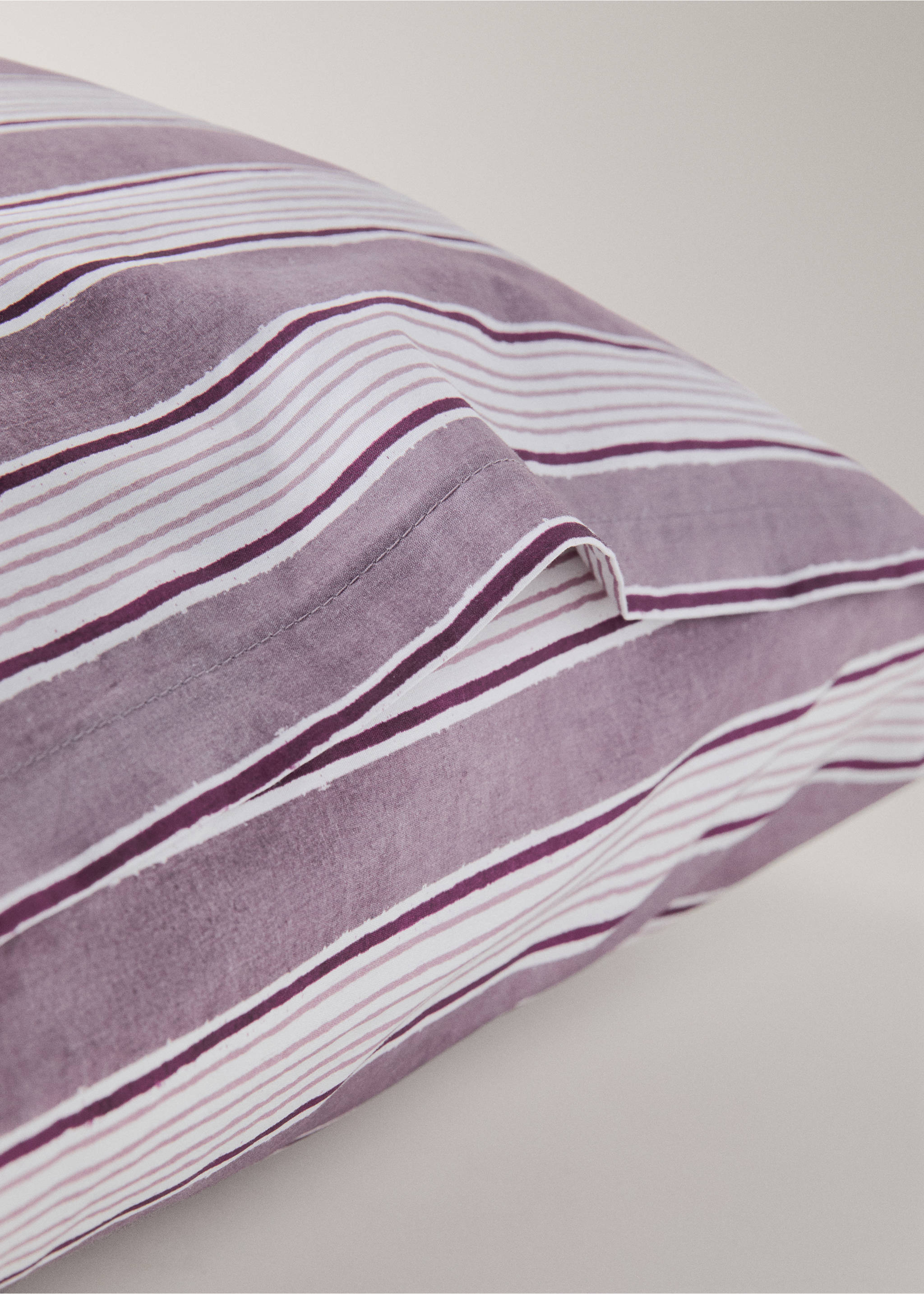 Two wide stripe watercolour pillow covers 50x75 cm - Details of the article 1, Blackberry. Ref: 27012944-00.