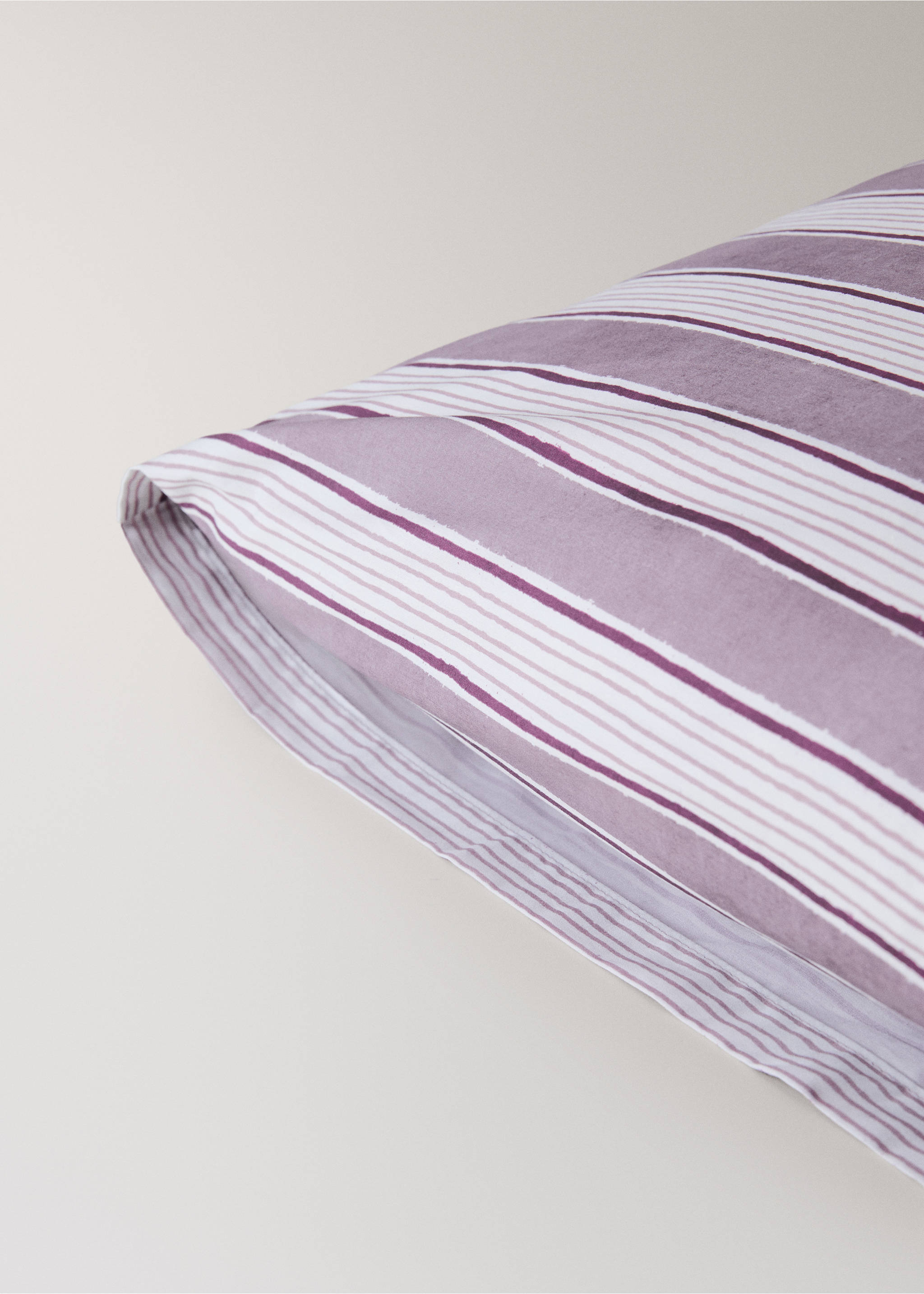 Two wide stripe watercolour pillow covers 50x75 cm - Details of the article 2, Blackberry. Ref: 27012944-00.